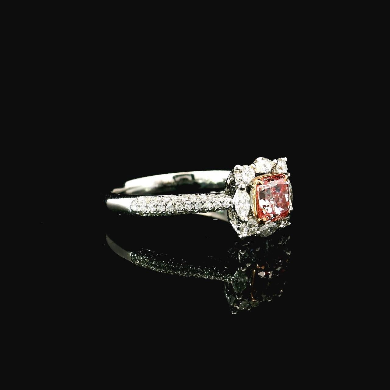 Taglio radiant Diamante certificato GIA da 0,60 carati di colore rosa tenue con purezza VS1 in vendita