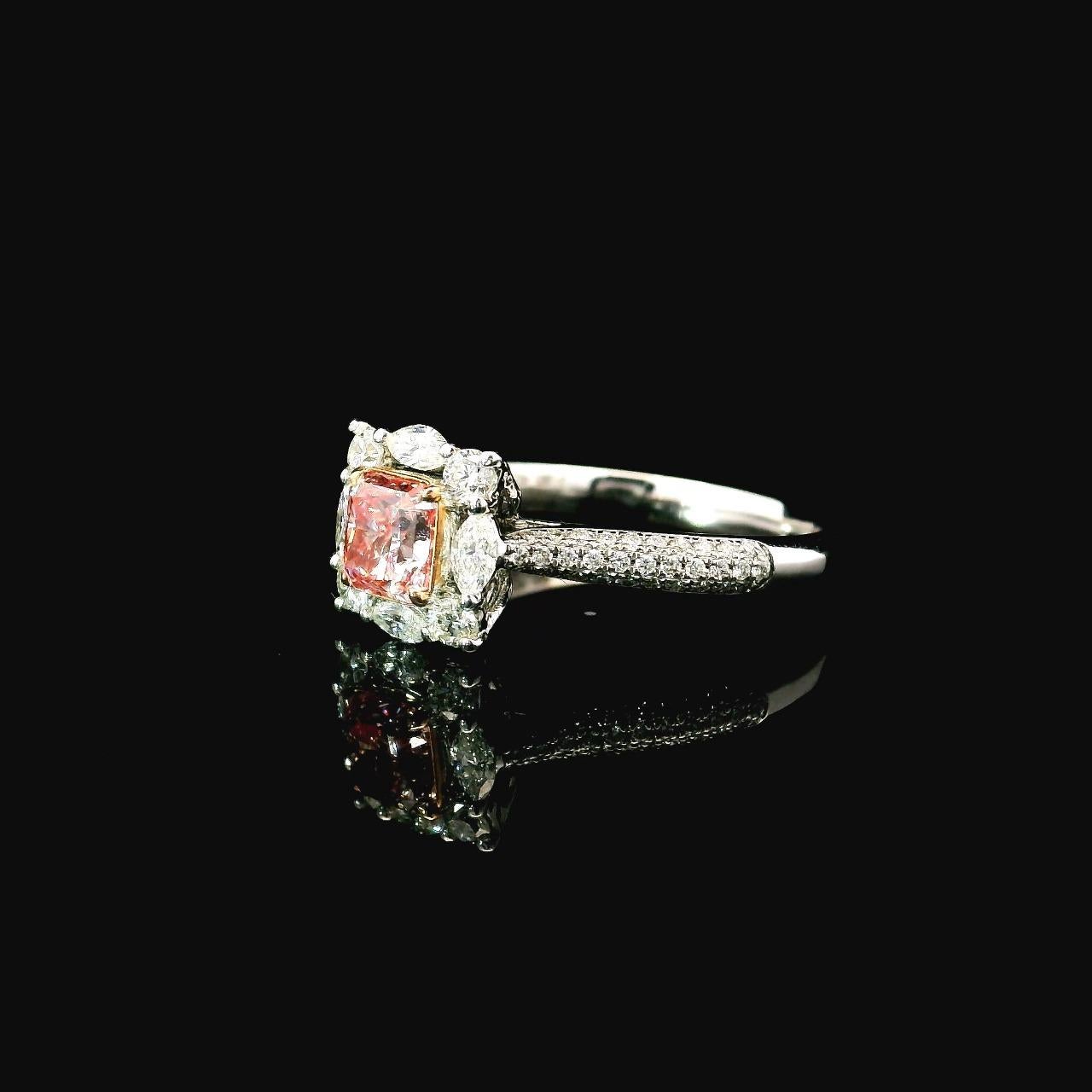 Diamante certificato GIA da 0,60 carati di colore rosa tenue con purezza VS1 In condizioni Nuovo in vendita a บางรัก, TH