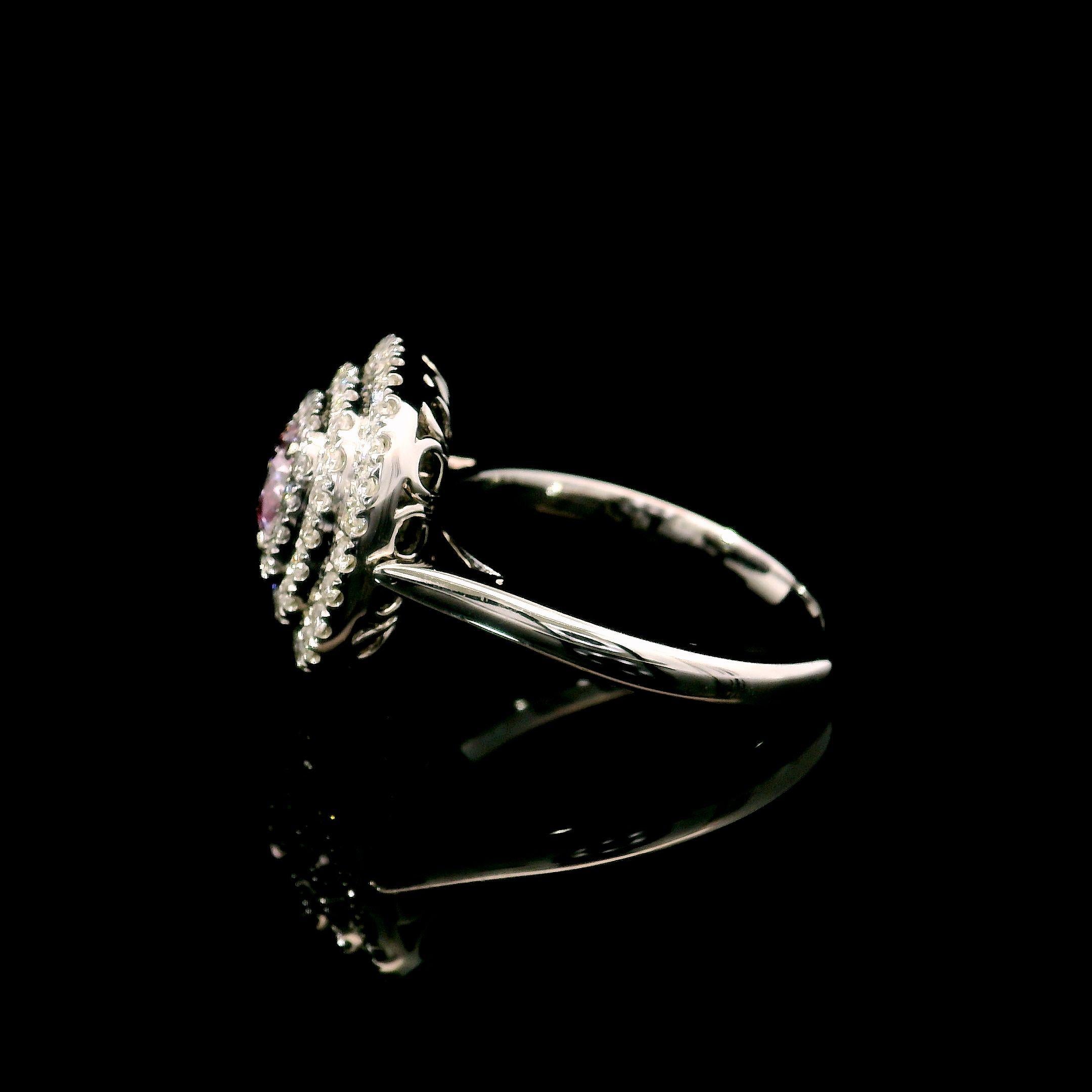 Anillo de diamantes con certificado GIA de 0,60 quilates de color rosa tenue y claridad VVS2 en venta 1