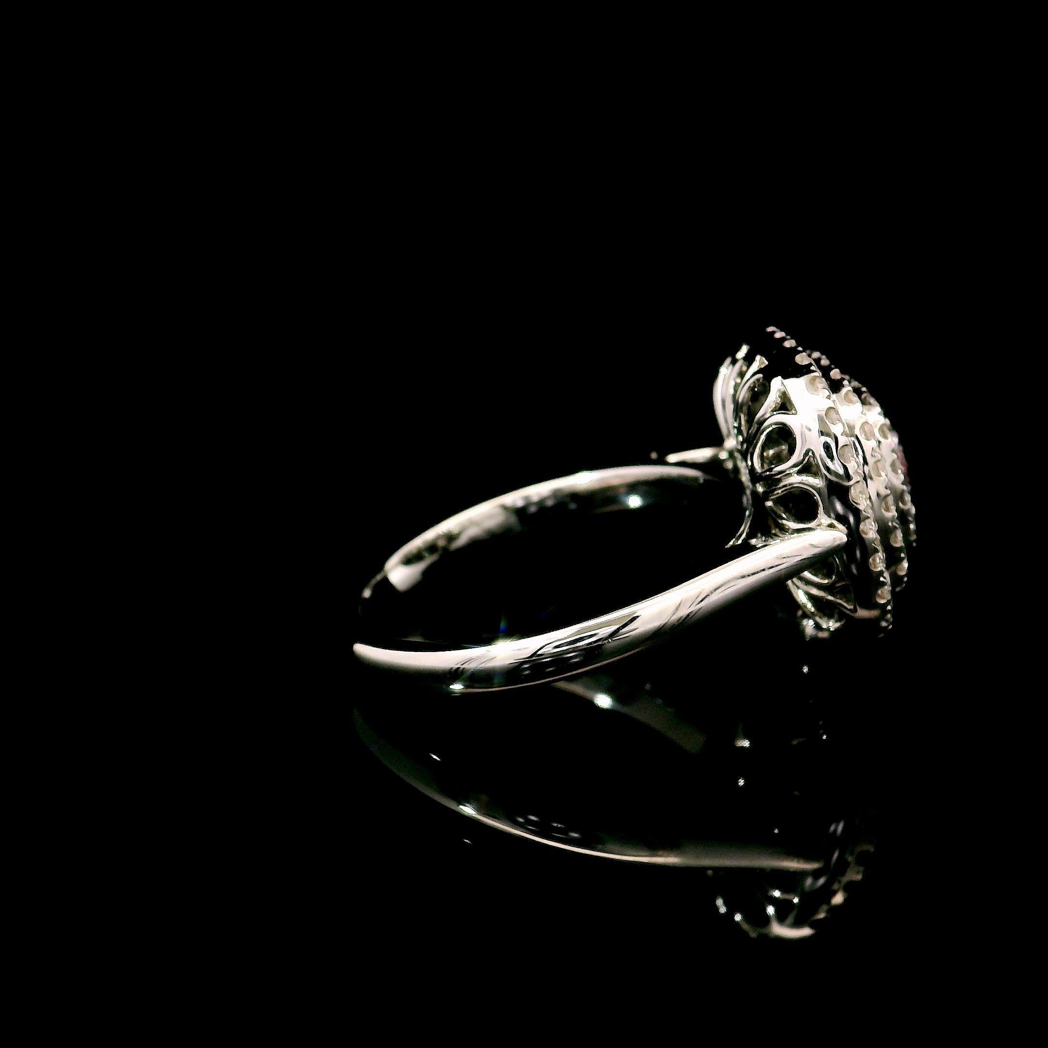 Anillo de diamantes con certificado GIA de 0,60 quilates de color rosa tenue y claridad VVS2 en venta 2