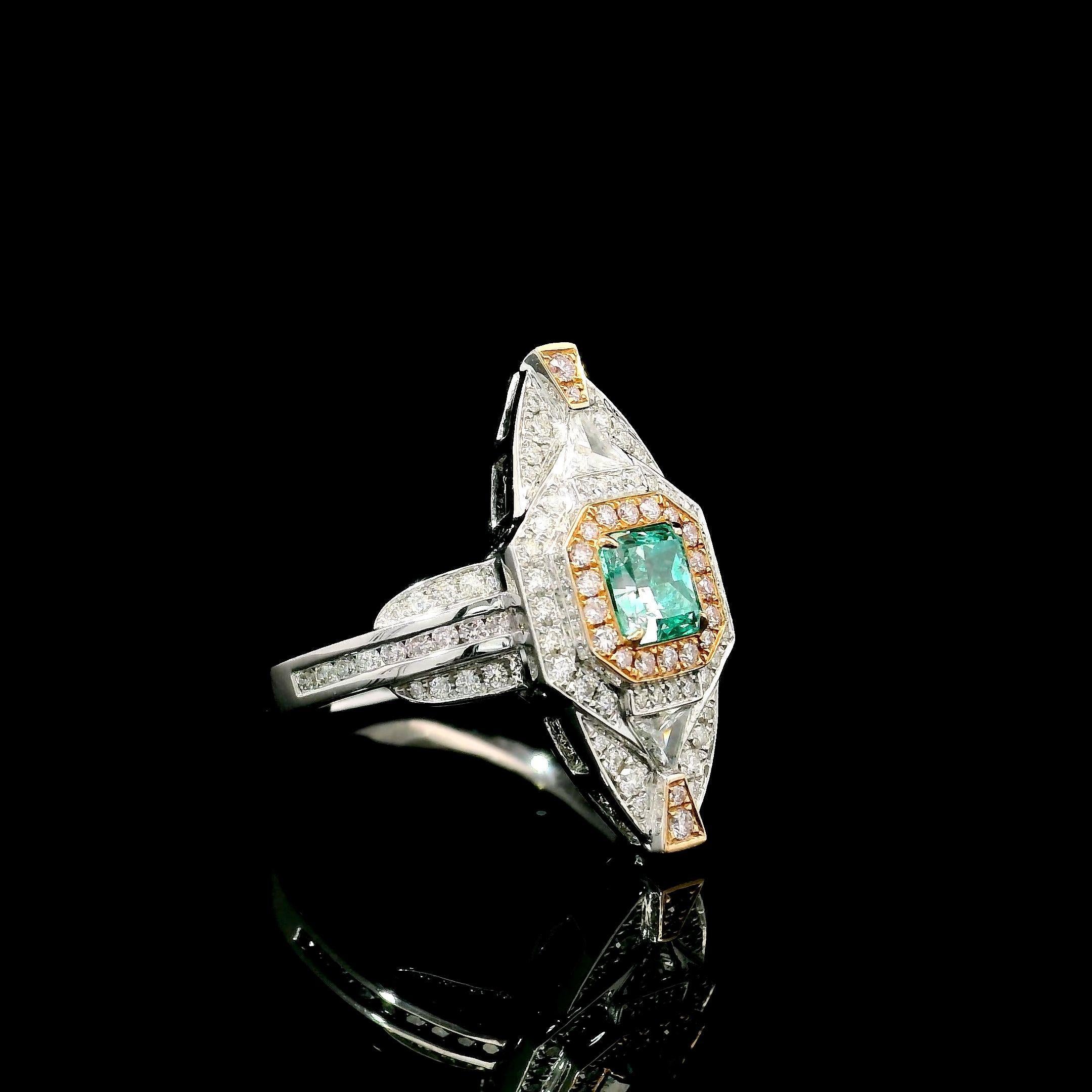 Taille radiant Bague en diamant vert clair fantaisie de 0,60 carat certifié par le GIA en vente