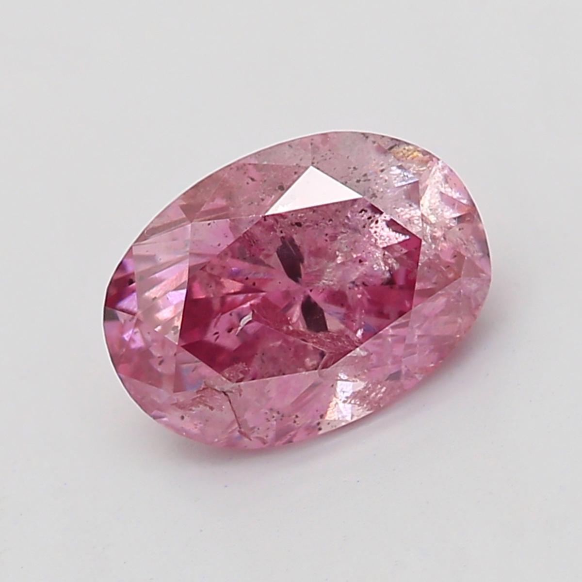 Certificato: GIA
Numero del rapporto: 6204896303
Forma e taglio: Ovale
Peso in carati: 0,61 carati
Misure: 6.33 x 4.58 x 3.27 mm
Grado di colore: Rosa violaceo intenso di fantasia 

CARATTERISTICHE DEL DIAMANTE:

Questo diamante rosa intenso è un
