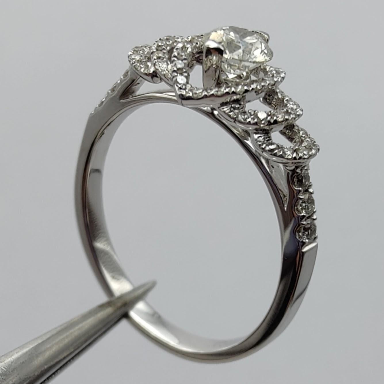 GIA-zertifizierter .61 Karat Diamant-Braut-Cluster aus 18 Karat Weißgold mit Rundschliff im Angebot 6