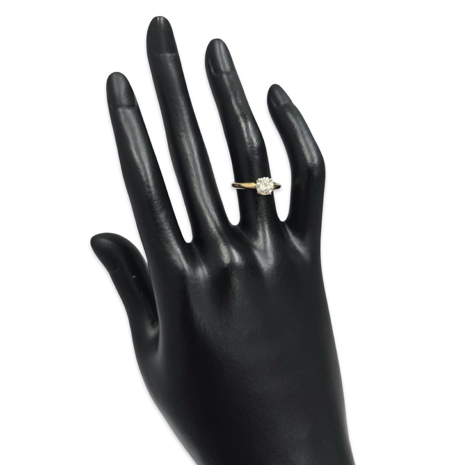 Taille ronde Bague solitaire en or 18 carats avec diamant certifié GIA de 0,62 ct (J/SI1) en vente