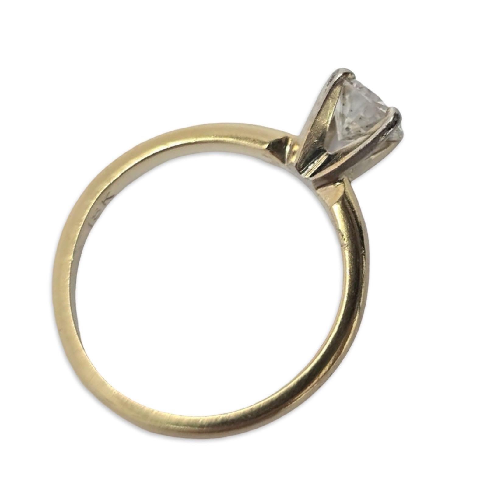 Bague solitaire en or 18 carats avec diamant certifié GIA de 0,62 ct (J/SI1) en vente 2