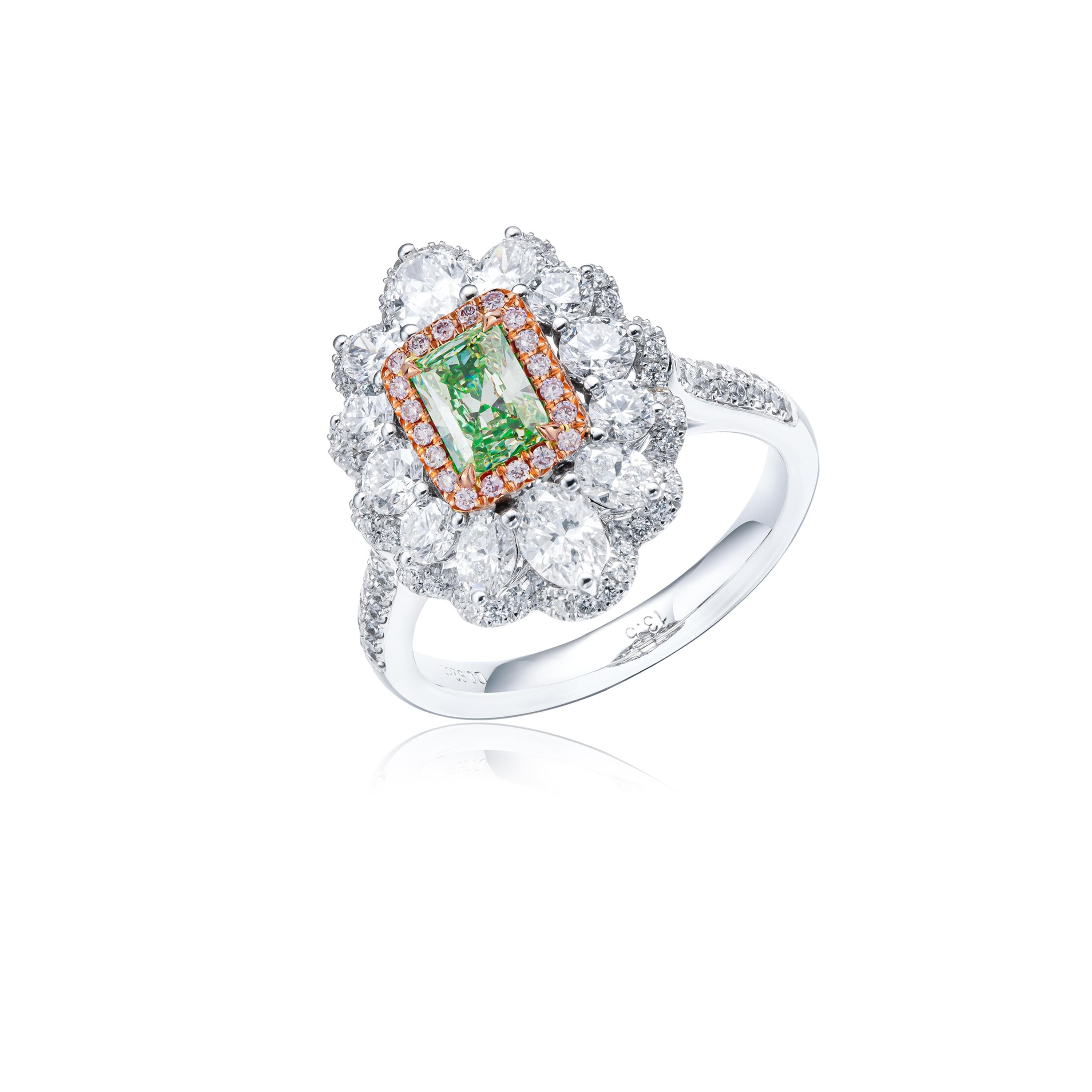  GIA-zertifizierter 0,62 Karat natürlicher Fancy Hellgelber Grüner Diamantring 18KT Ring im Zustand „Neu“ im Angebot in Hong Kong, HK