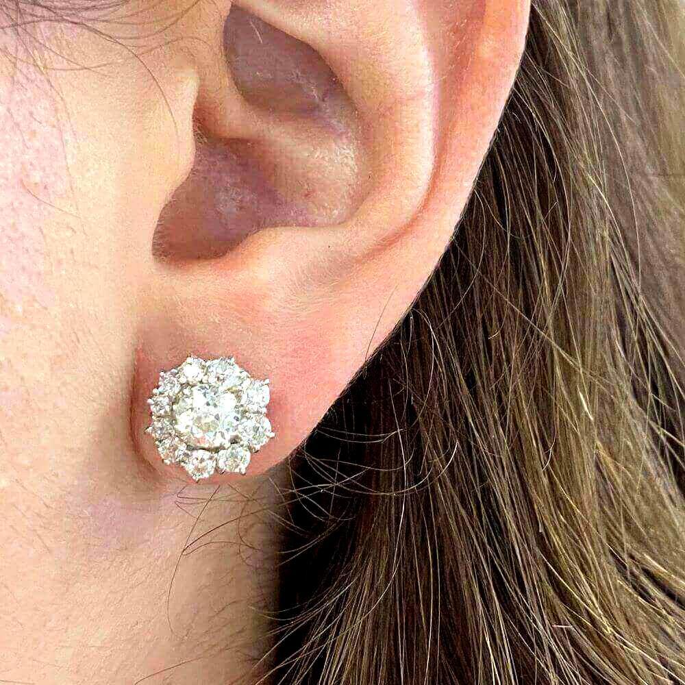 GIA-zertifizierte 0,63 Karat und 0,65 Karat Diamant-Ohrringe aus Platin mit altem Euroschliff im Zustand „Hervorragend“ im Angebot in New York, NY