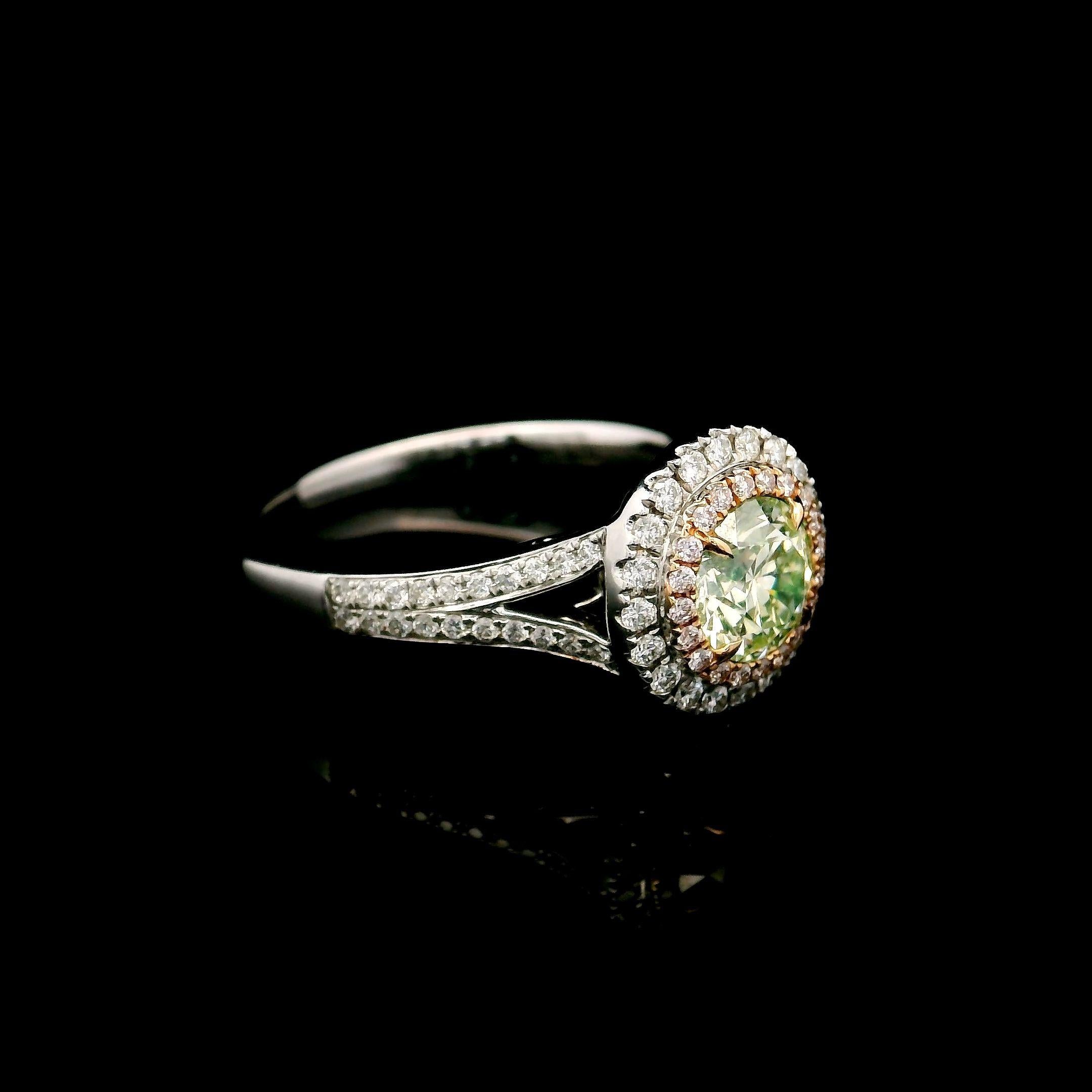 Taille ronde Bague de diamants fantaisie jaune clair et vert de pureté VS2 de 0,64 carat certifié GIA en vente