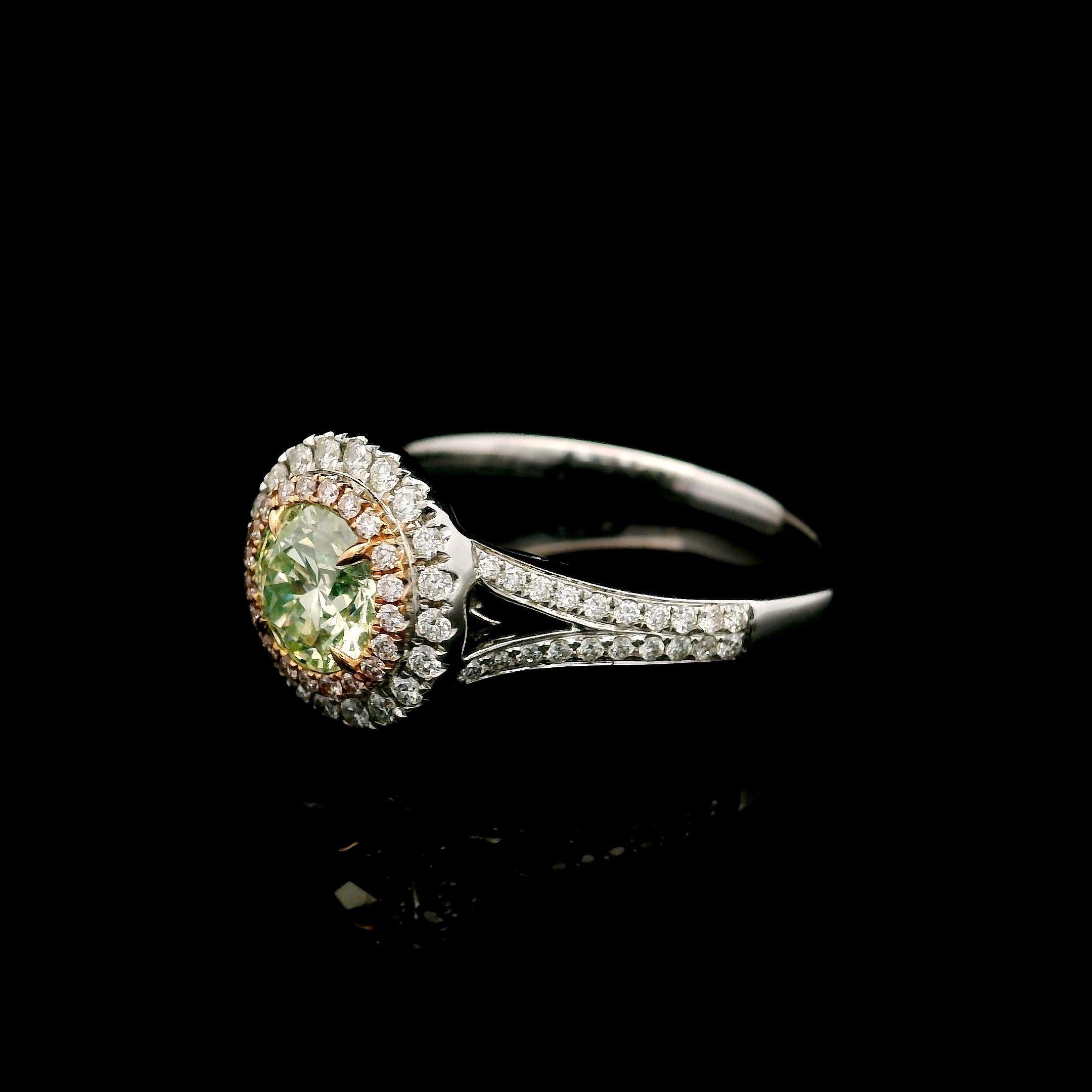 Bague de diamants fantaisie jaune clair et vert de pureté VS2 de 0,64 carat certifié GIA Neuf - En vente à บางรัก, TH