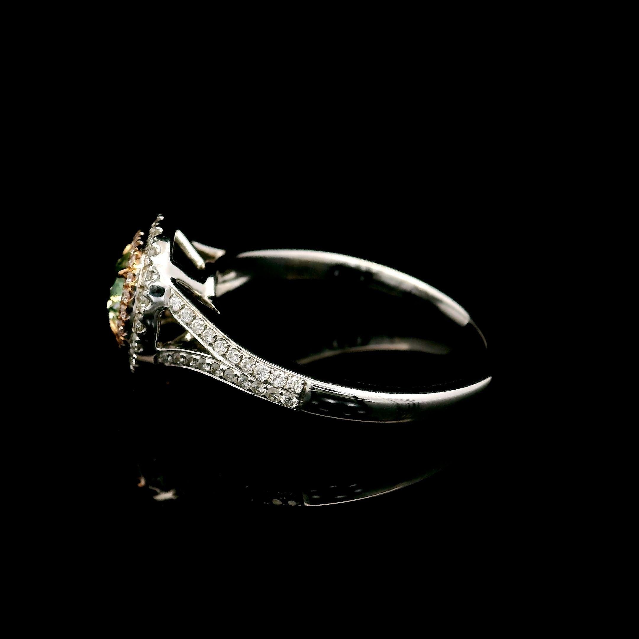 Bague de diamants fantaisie jaune clair et vert de pureté VS2 de 0,64 carat certifié GIA Unisexe en vente