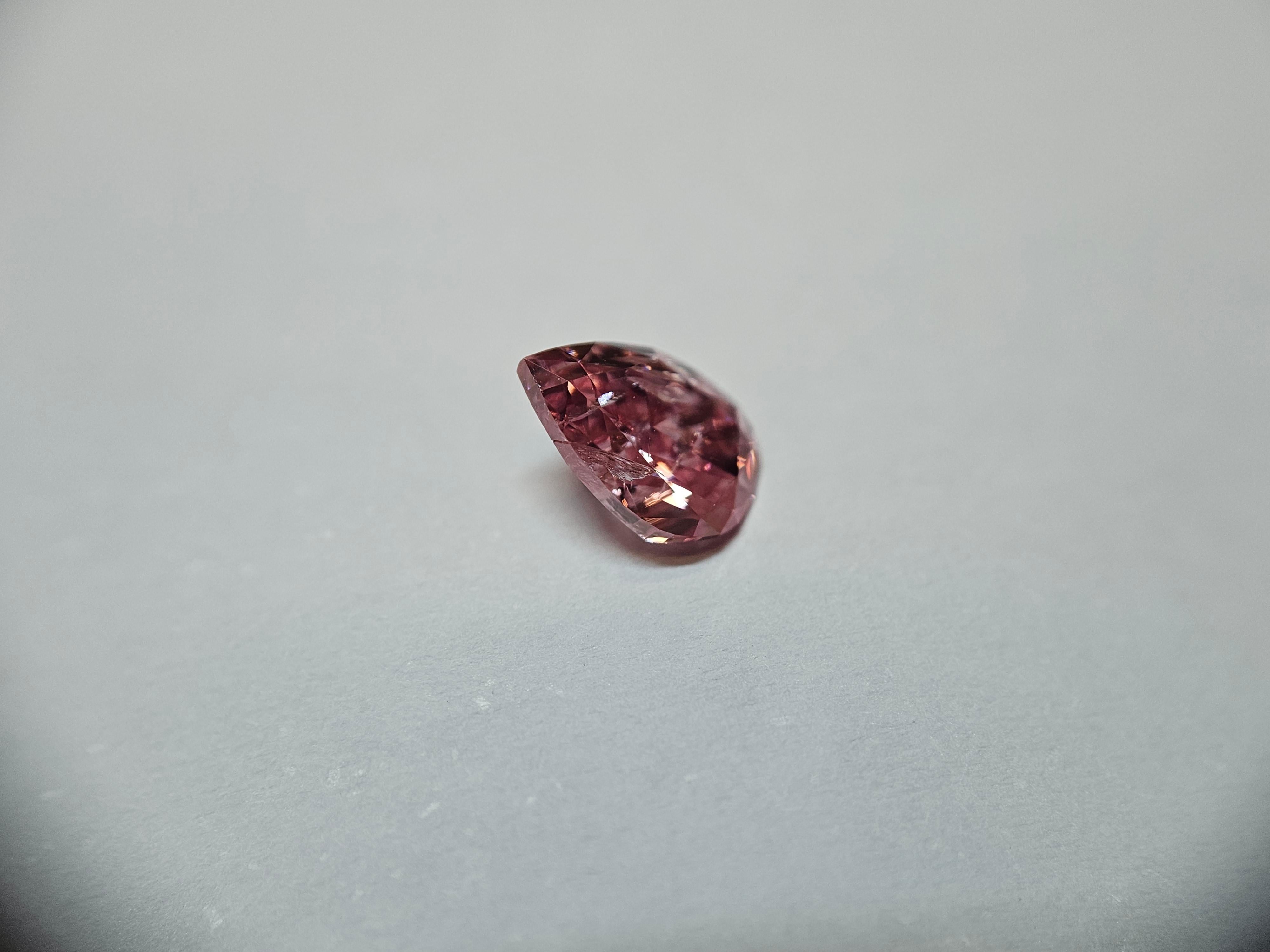 Taille poire Diamant poire certifié GIA de 0,64 carats de couleur rose vif naturel en vente