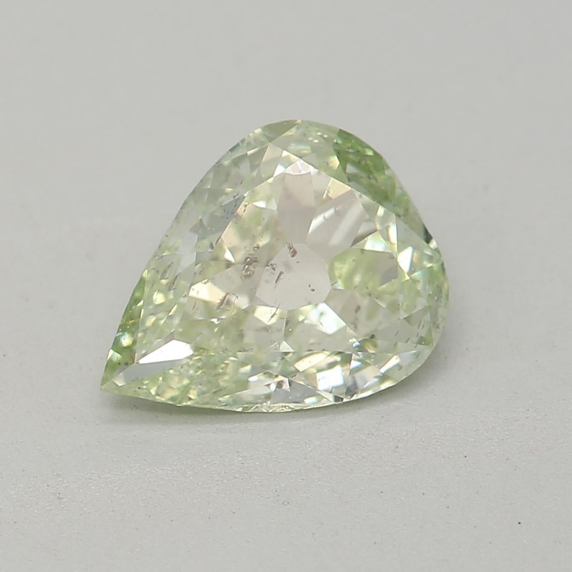 Certificat : GIA 
Numéro de rapport : 2376436581
Forme et coupe : Poire
Poids en carats : 0,65 carat
Dimensions : 7,46 x 5,84 x 2,15 mm
Qualité de la couleur : Vert jaunâtre fantaisie

CARACTÉRISTIQUES DU DIAMANT :

Ce diamant de couleur jaune-vert