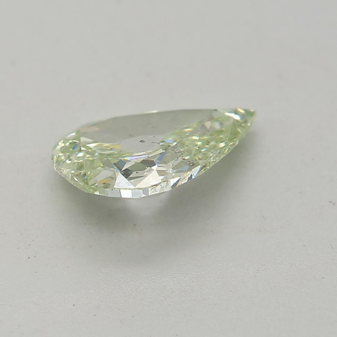 Diamant fantaisie vert jauneâtre de 0,65 carat de pureté I1 certifié GIA Neuf - En vente à บางรัก, TH