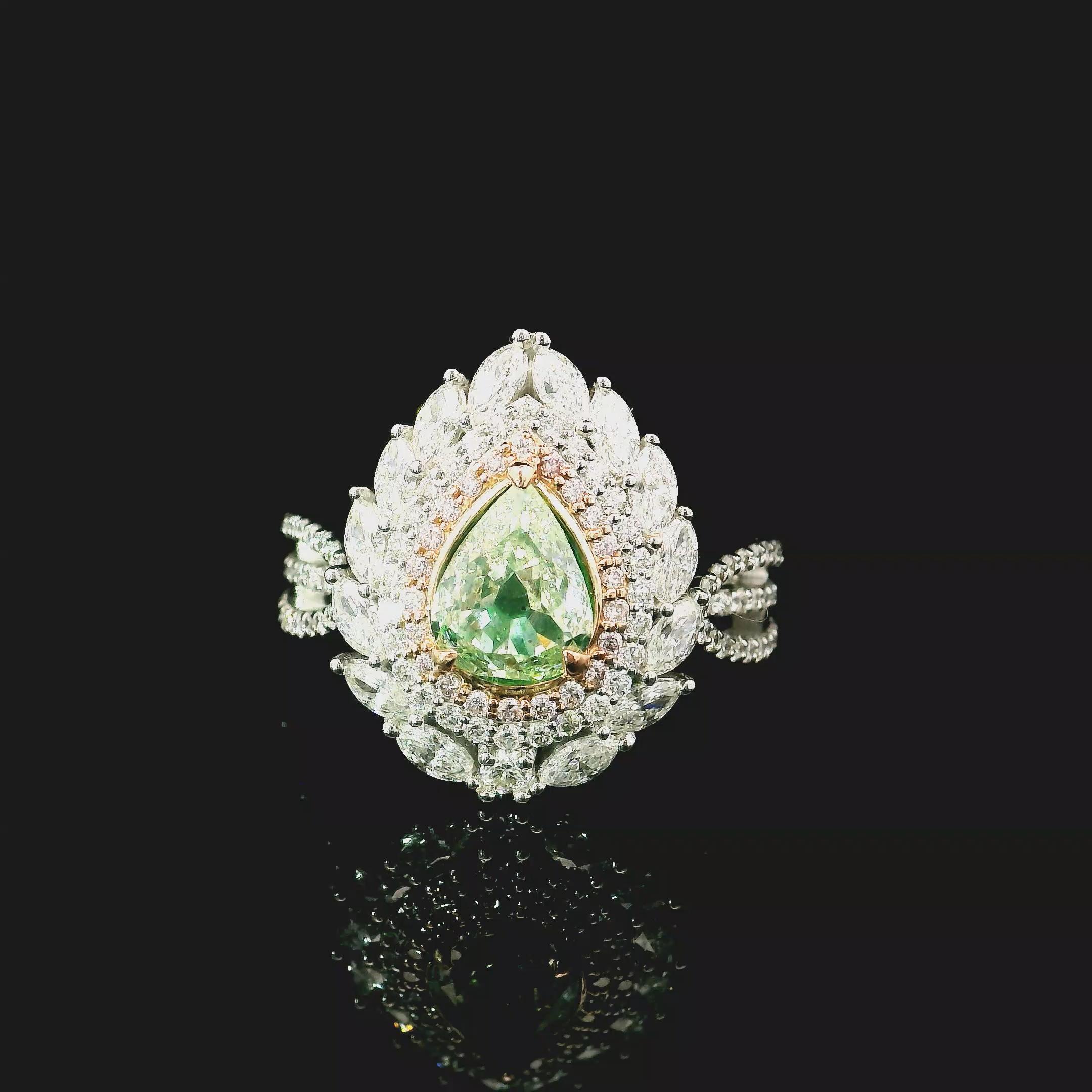 Taglio a goccia Anello con diamante certificato GIA da 0,65 carati, di colore verde giallastro e chiarezza I1 in vendita