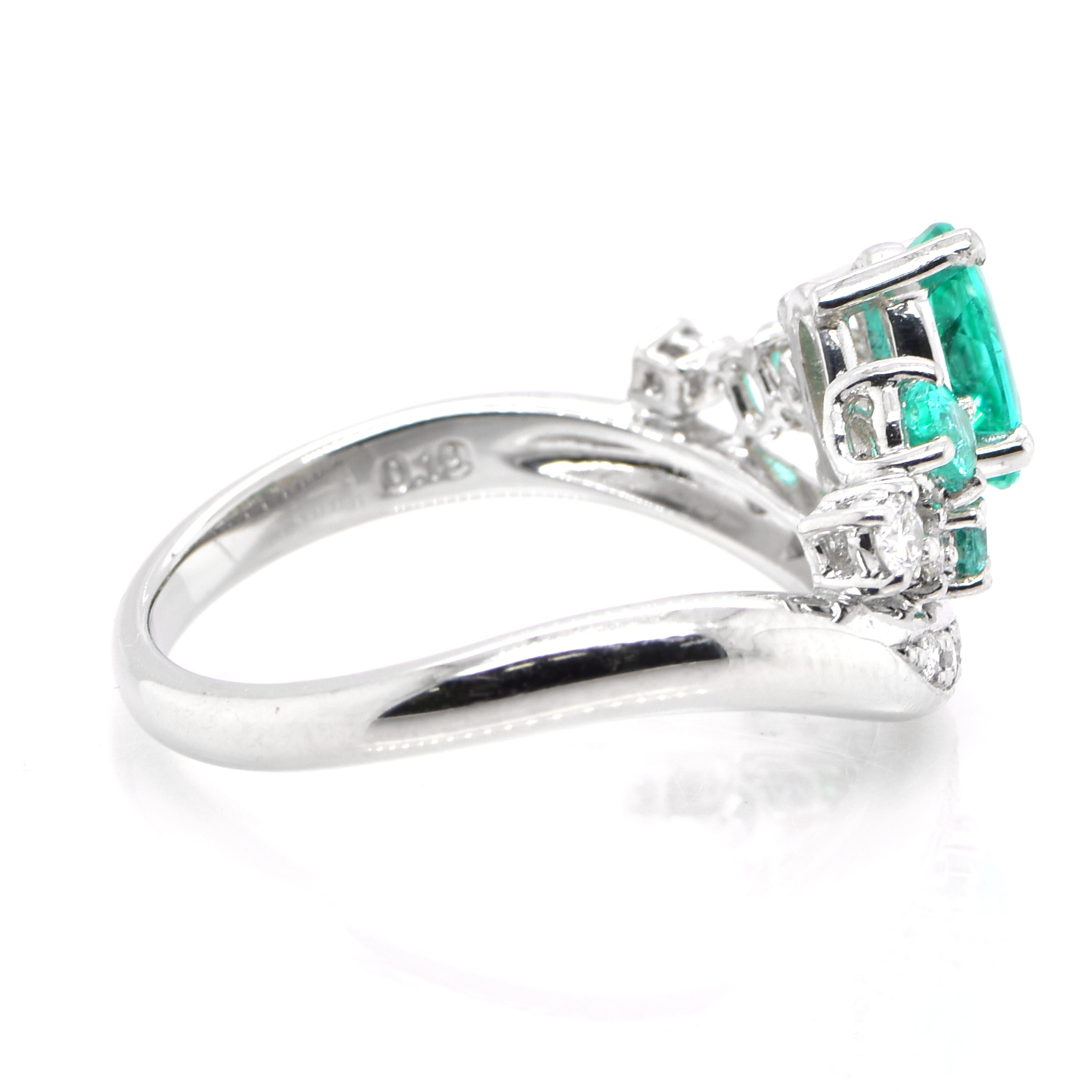 GIA Certified 0.65 Carat Neon, Brazilian Paraiba Tourmaline & Diamond Ring  In Excellent Condition For Sale In Tokyo, JP
