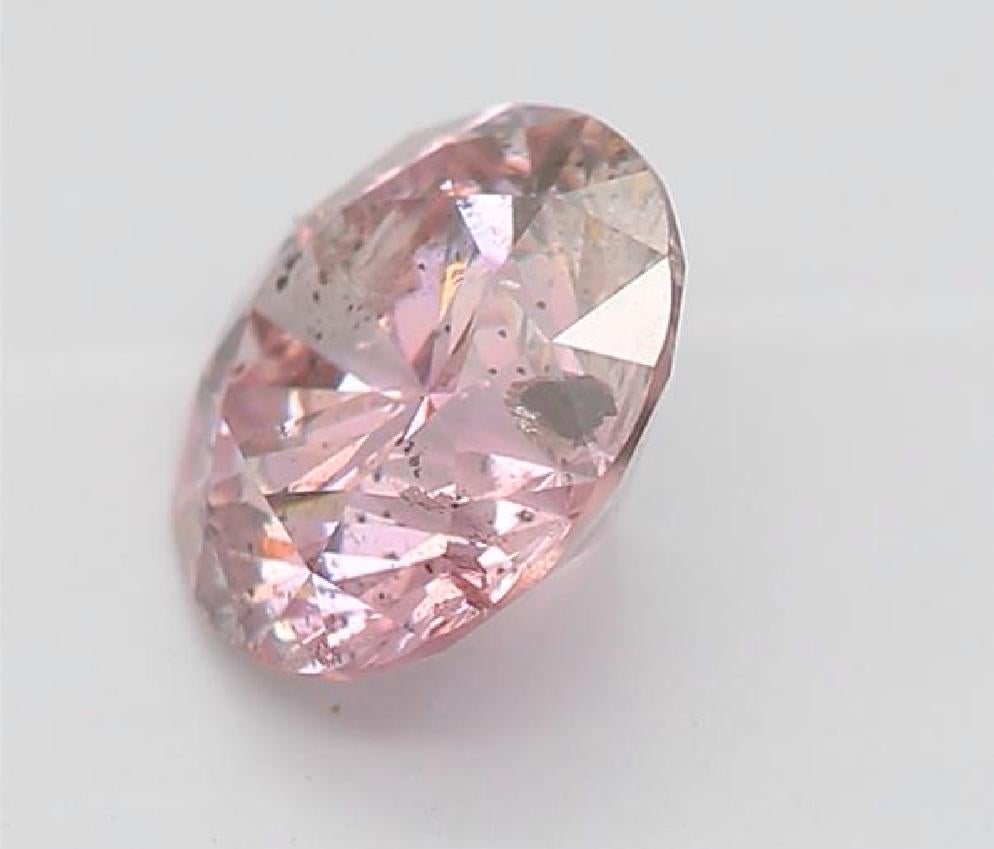 GIA-zertifizierter 0,66 Karat Fancy Lila Rosa I2 Reinheit Diamant (Rundschliff) im Angebot