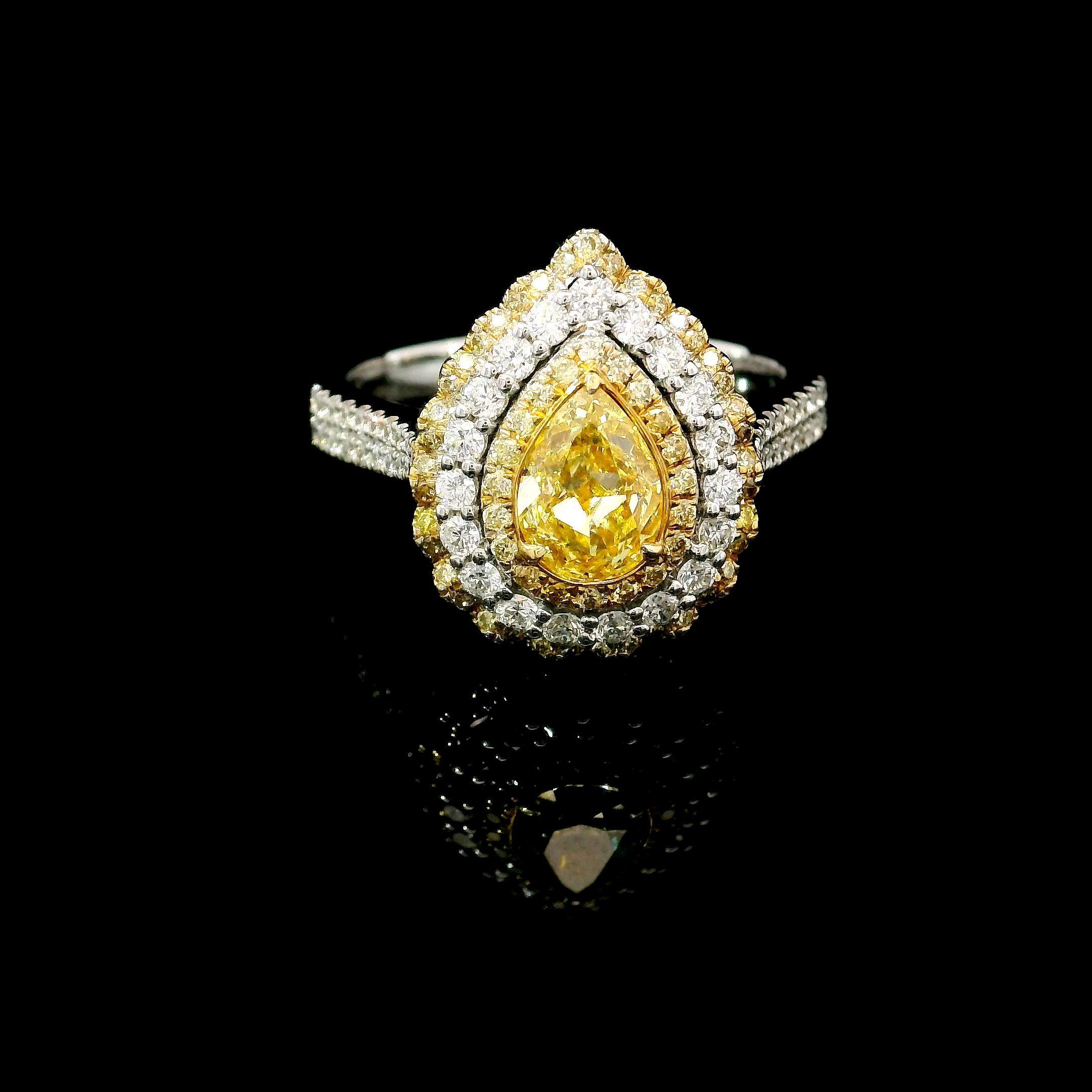 Bague en or blanc 18kt avec diamants
  
  Couleur de l'or et carat : Or blanc 18kt
  Poids : 5.74 grammes
  
  Ensemble avec...
  Type de pierre : Diamants
  Forme : Poire
  Carat : 0,68 ct
  Couleur : Jaune clair fantaisie
  Clarté : VS2
  
 