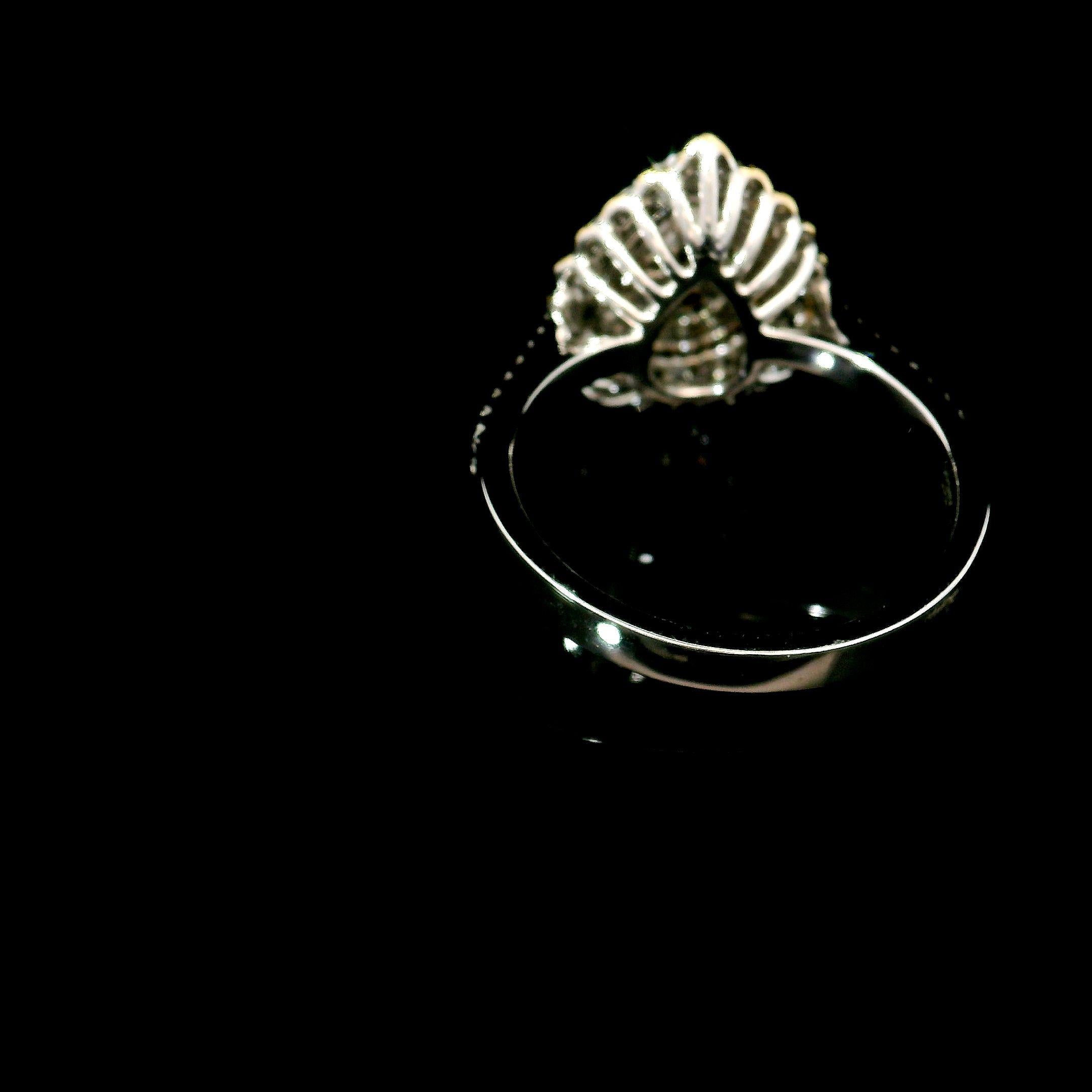 Bague en diamant jaune clair de 0,68 carat de pureté VS2 certifiée par le GIA Unisexe en vente