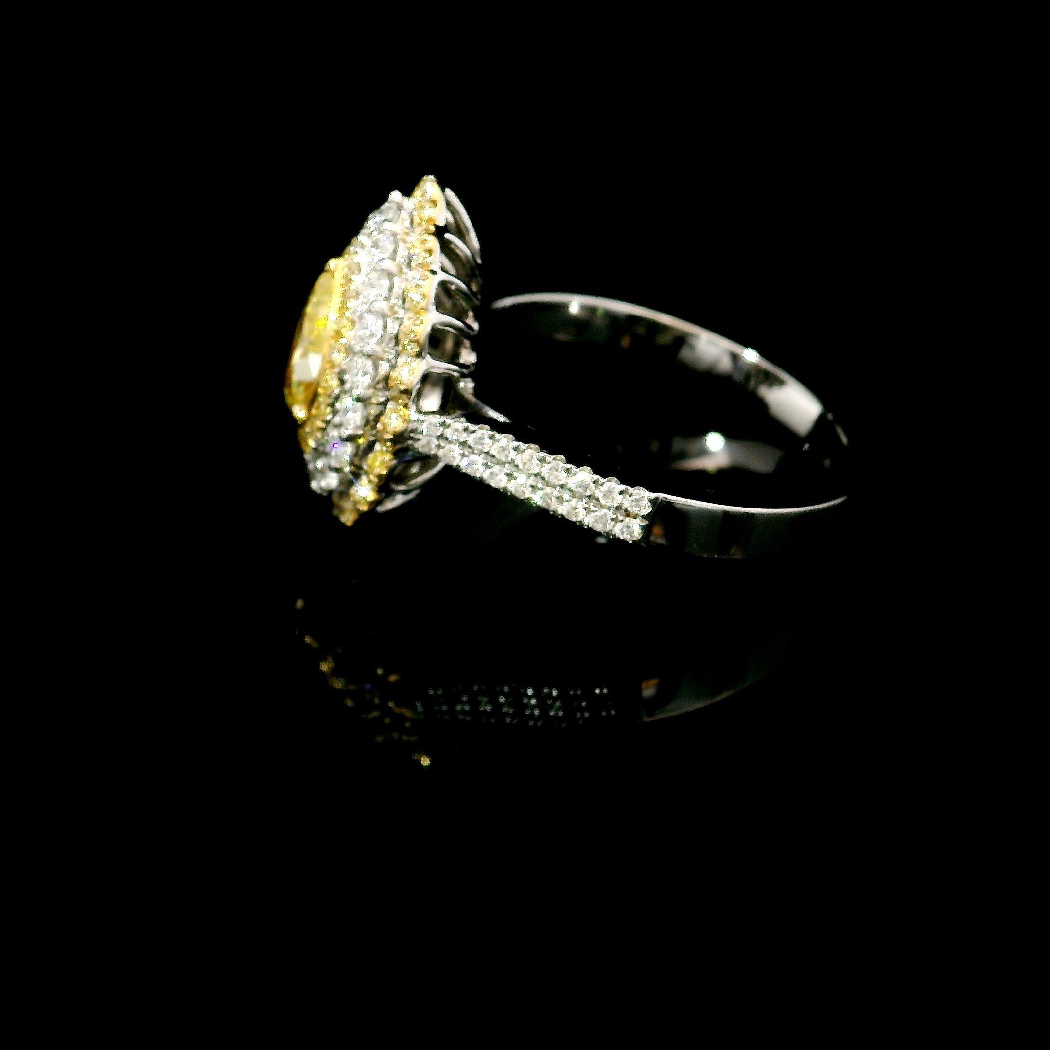 Bague en diamant jaune clair de 0,68 carat de pureté VS2 certifiée par le GIA en vente 1