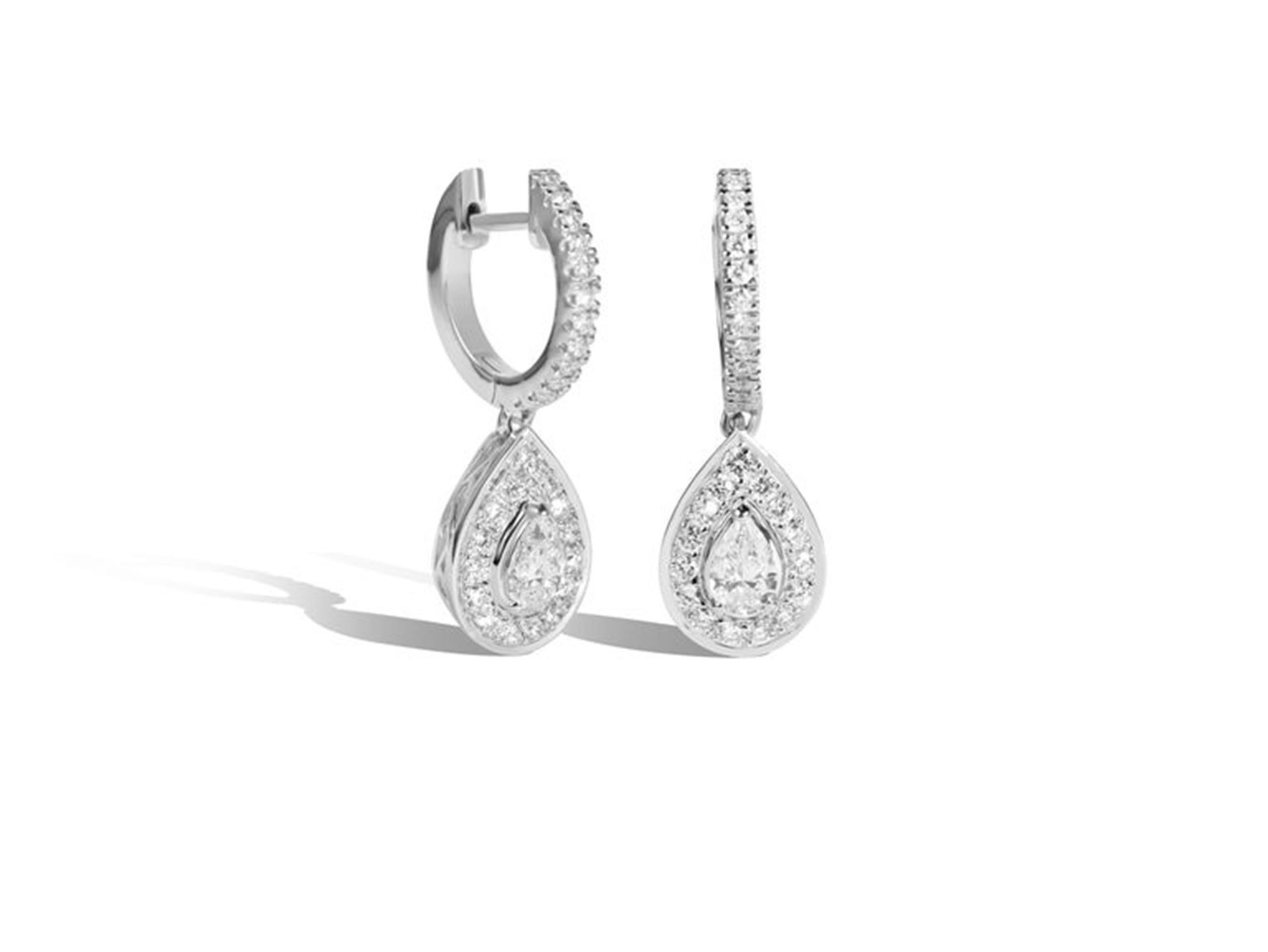 Donna Orecchini a goccia con diamante aureolato a pera certificati GIA da 0,6tcw in oro bianco 18K in vendita
