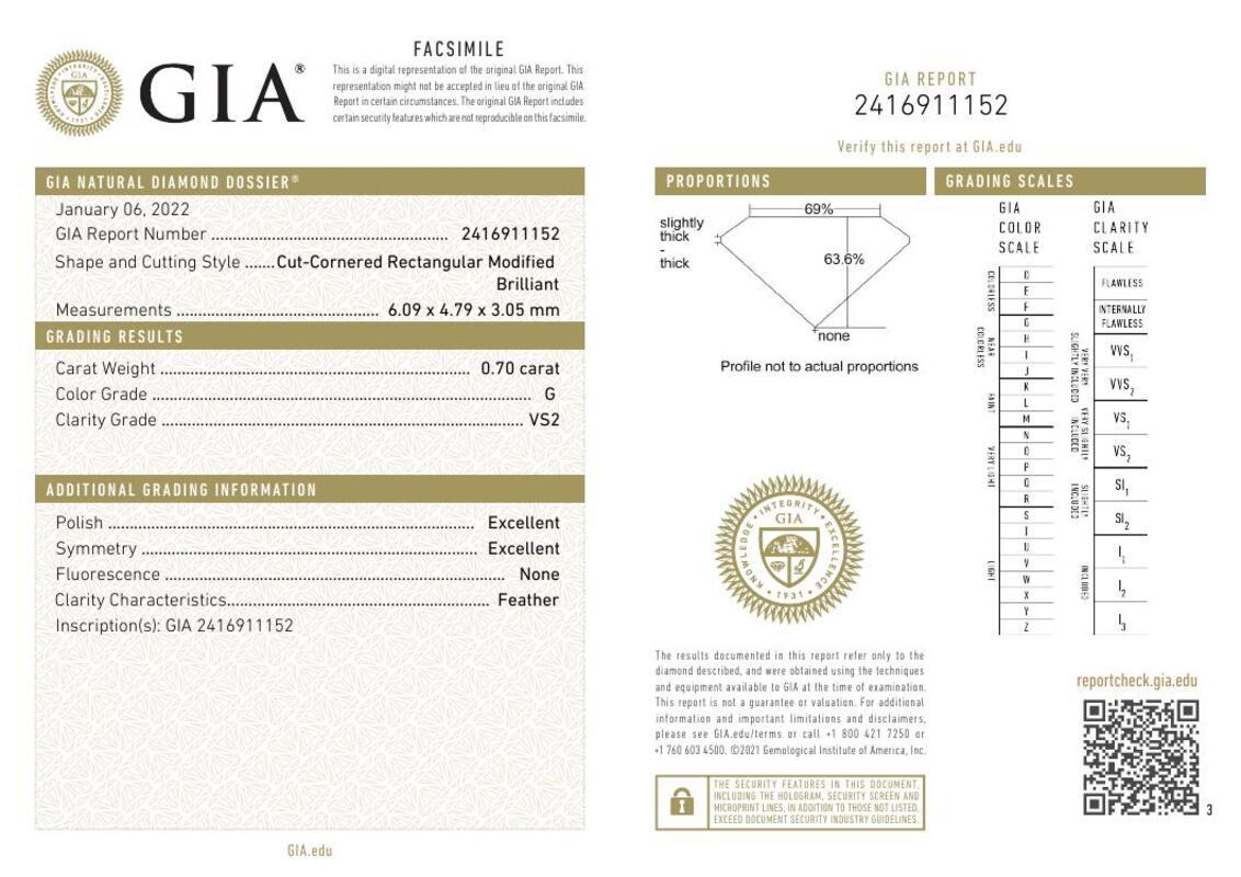 Contemporaneo Anello con diamante radiante est-ovest a tre pietre certificato GIA da 0.7 carati in vendita