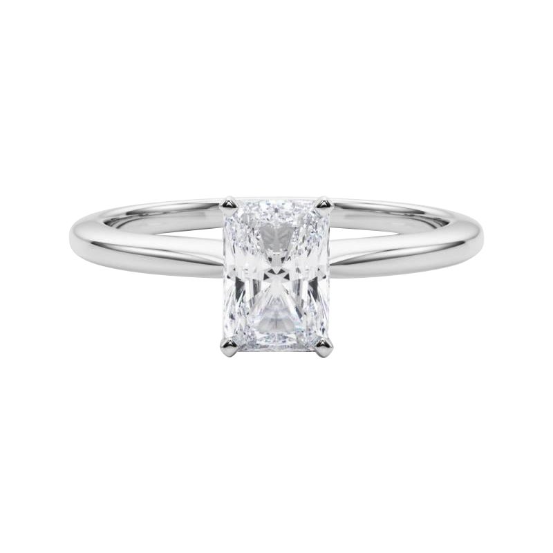 Bague solitaire à diamant radiant de 0.7 carats, certifiée par la GIA et sertie sur le pourtour