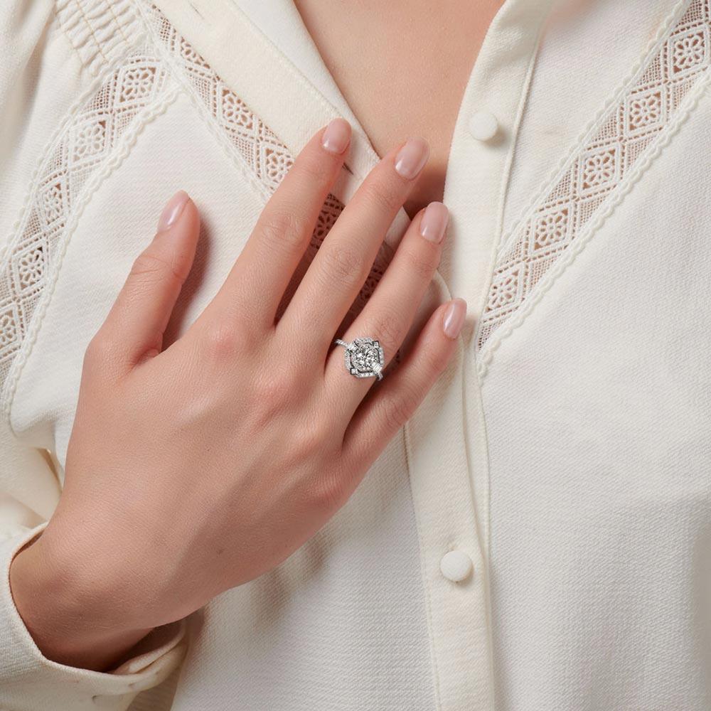For Sale:  GIA Certified 0.70 Carat Diamond White Gold 18K Art Déco Ring 5