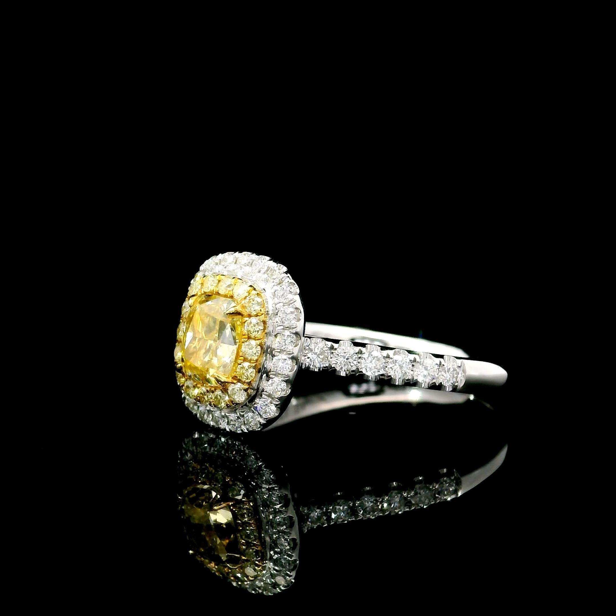 GIA Certified 0.70 Carat Fancy Light Yellow VS1 Clarity Diamond Ring In New Condition For Sale In บางรัก, TH
