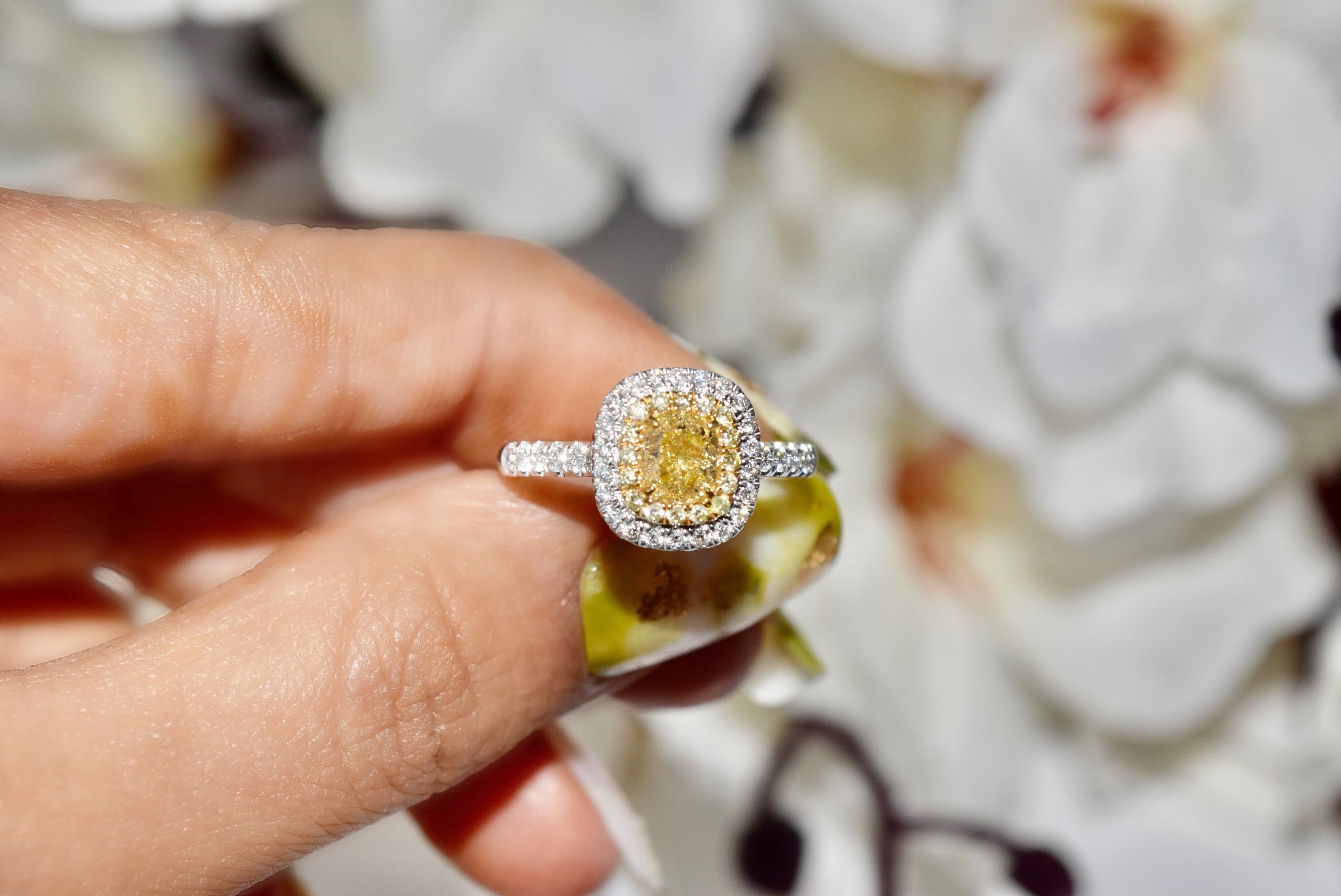 GIA Certified 0.70 Carat Fancy Light Yellow VS1 Clarity Diamond Ring For Sale 2