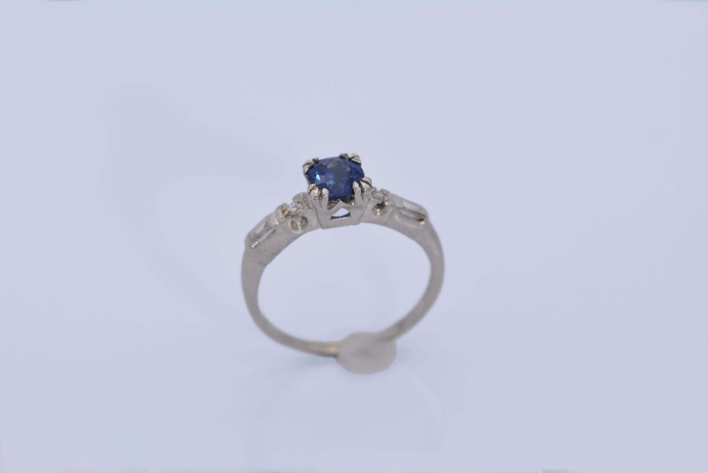 GIA Certified 0.70 Carat Madagascar Sapphire and Diamond Platinum Ring In Excellent Condition For Sale In Aurora, Ontario