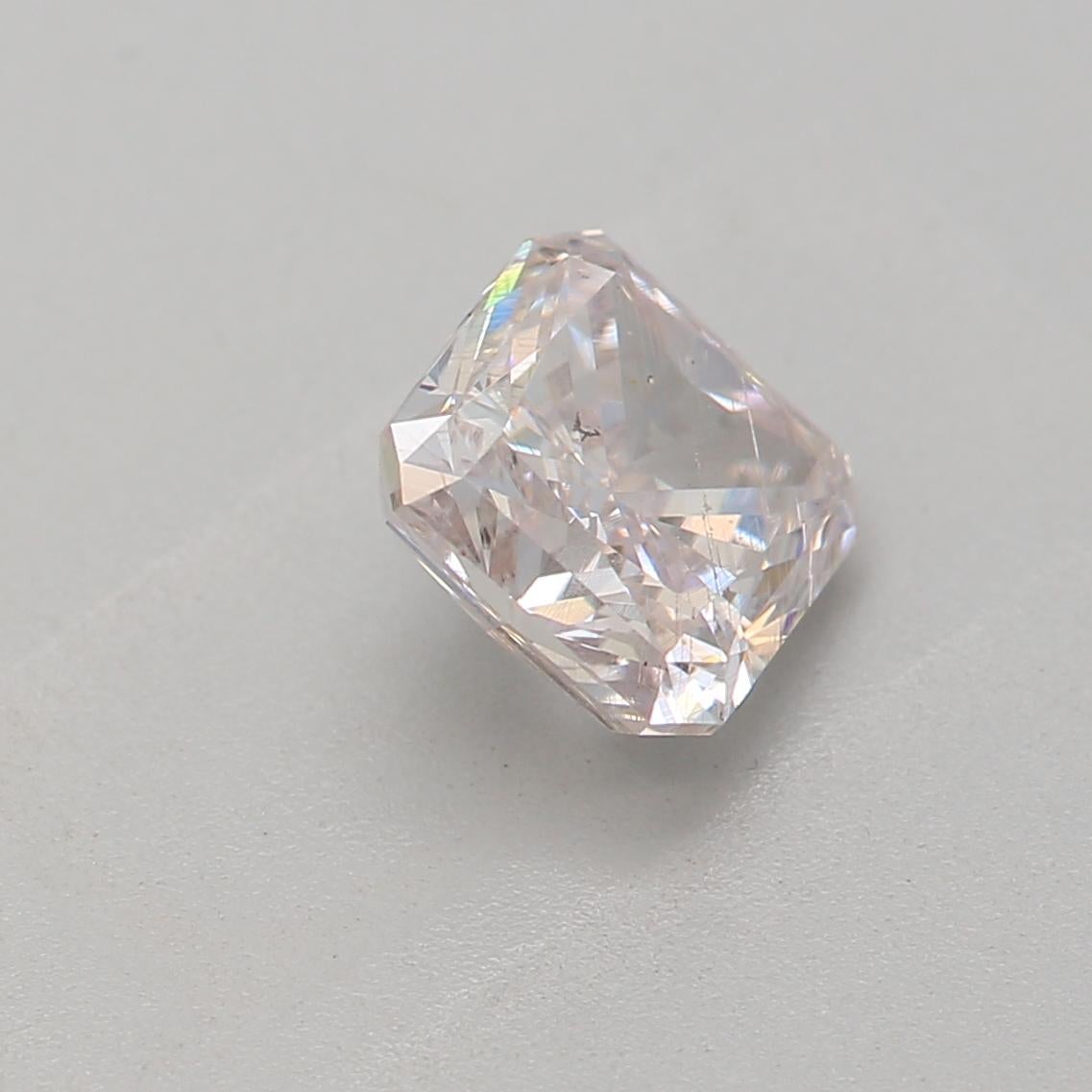 da uomo o donna Diamante certificato GIA da 0,70 carati di colore rosa molto chiaro con purezza SI2 in vendita