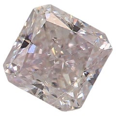 Diamante certificado por el GIA de 0,70 quilates de color rosa muy claro y claridad SI2