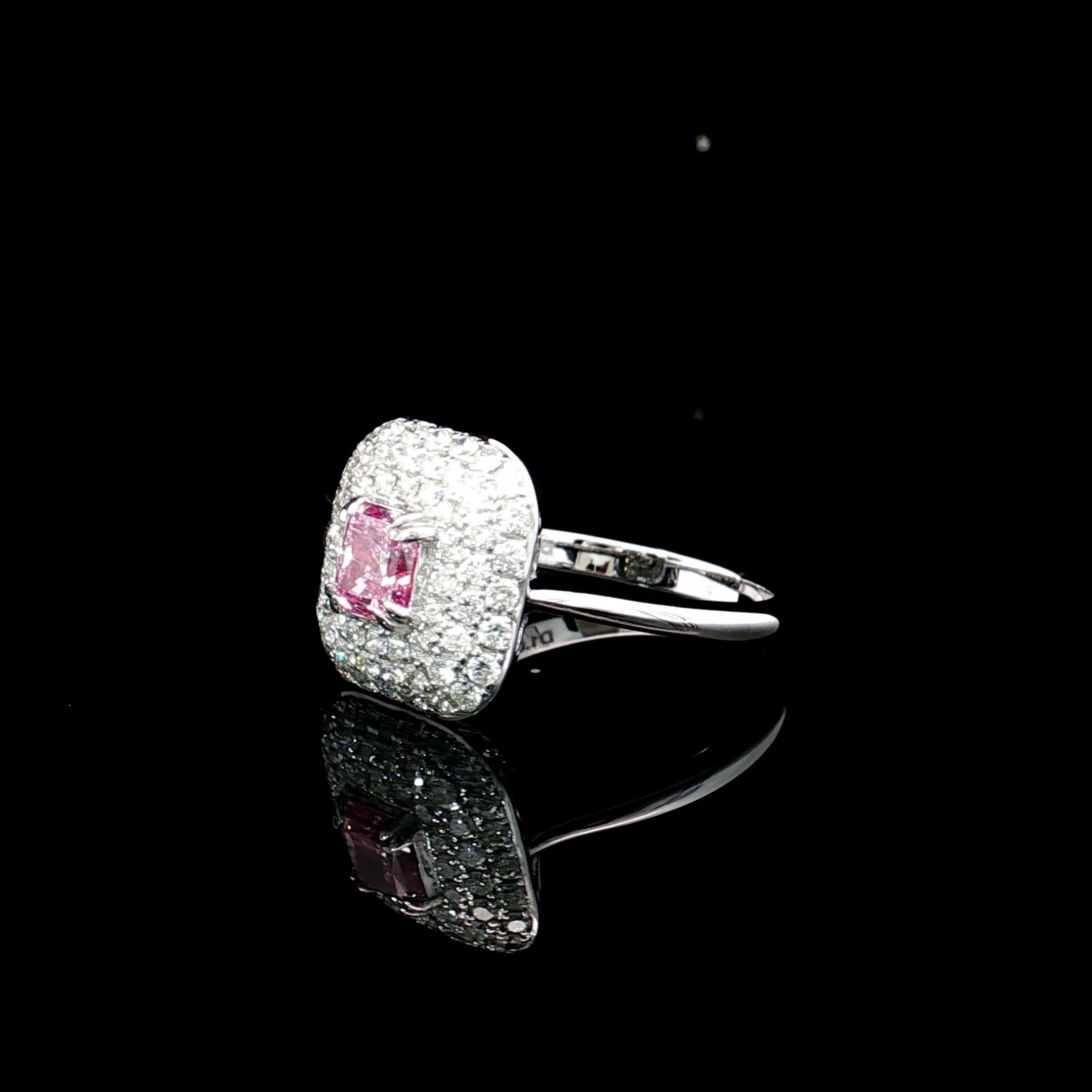 Taille radiant Bague en diamant certifié GIA de 0,70 carat, rose très clair, pureté SI2 en vente