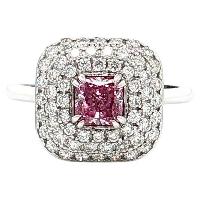 Anello con diamante certificato GIA da 0,70 carati di colore rosa molto chiaro con purezza SI2