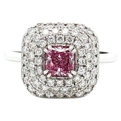 Anello con diamante certificato GIA da 0,70 carati di colore rosa molto chiaro con purezza SI2