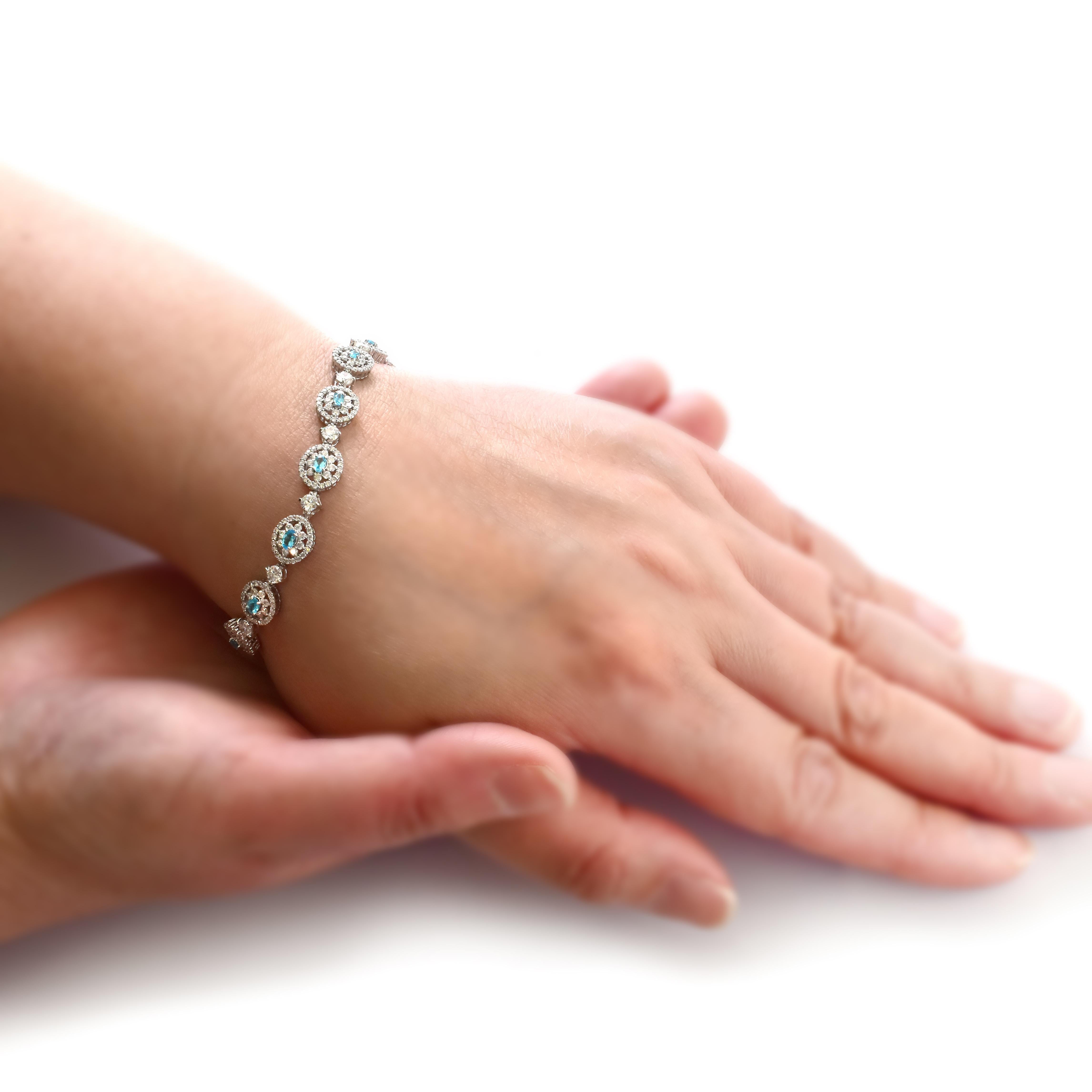 GIA-zertifiziertes Armband aus Platin mit 0,70 Karat brasilianischem Paraiba und Diamanten aus Platin (Moderne) im Angebot