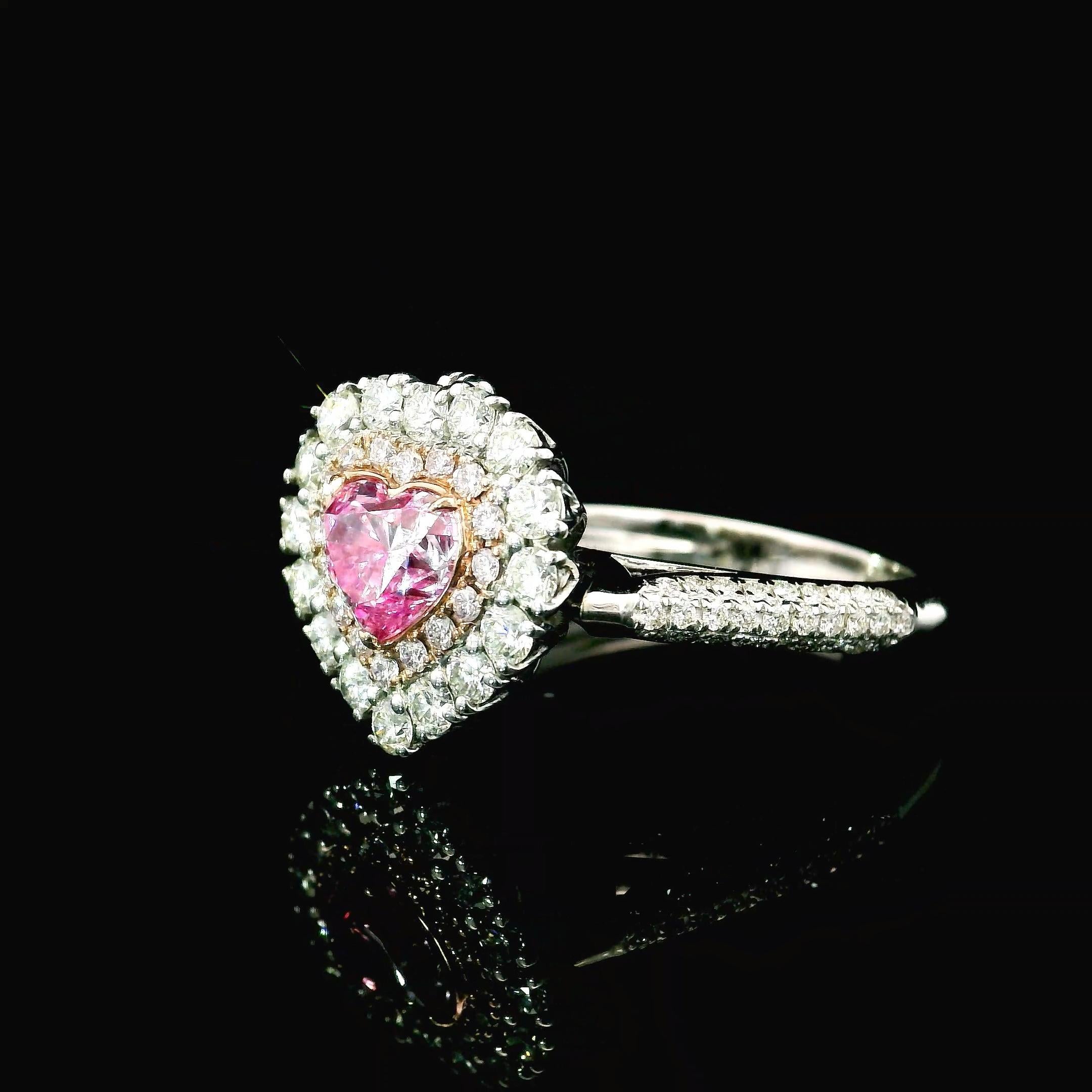 Anello con diamante certificato GIA da 0,71 carati di colore rosa tenue con chiarezza VS2 In condizioni Nuovo in vendita a บางรัก, TH