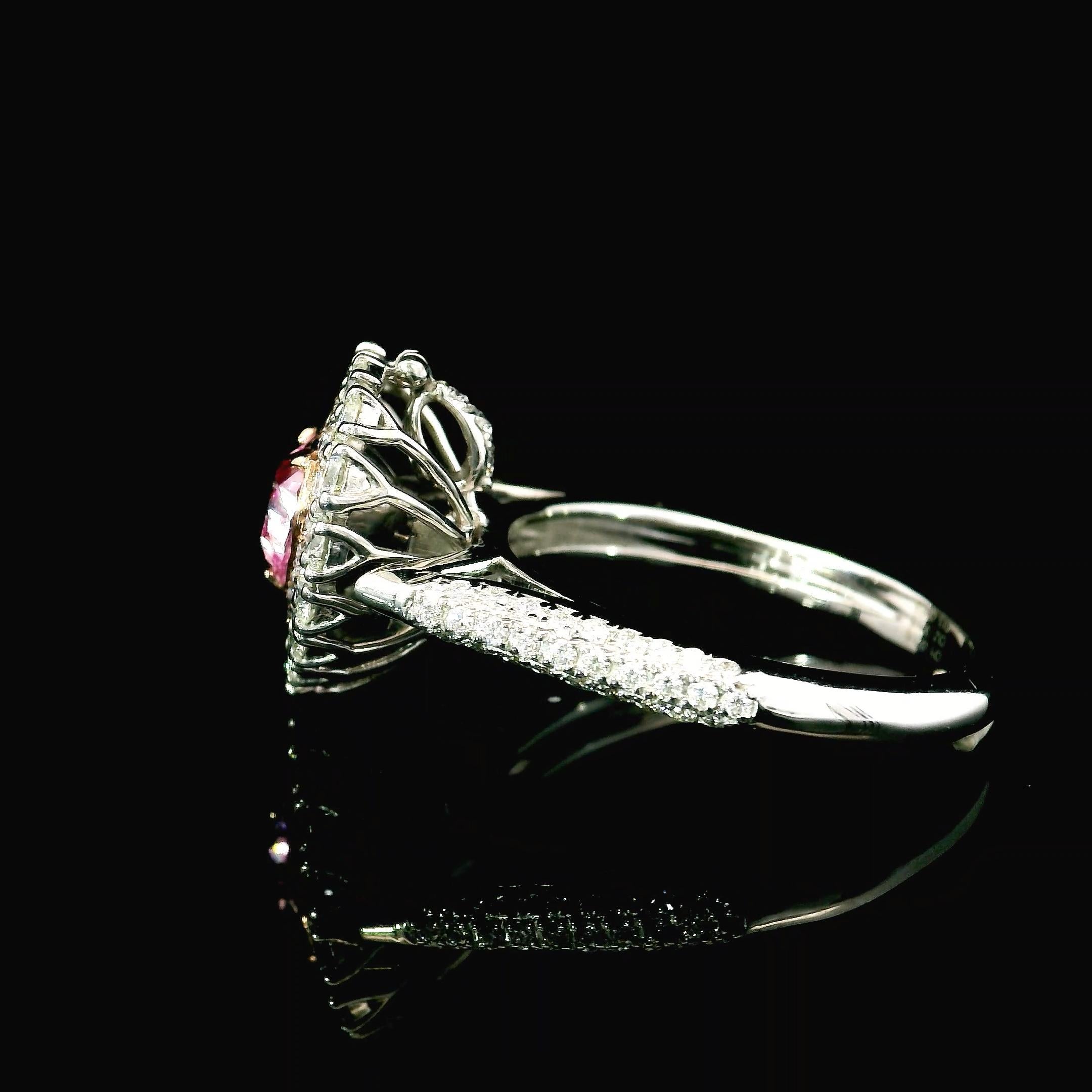 Anello con diamante certificato GIA da 0,71 carati di colore rosa tenue con chiarezza VS2 in vendita 1