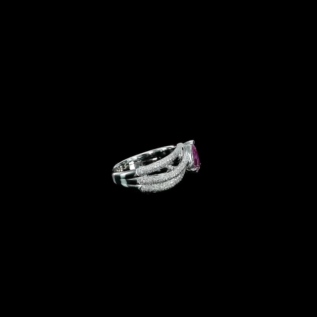 Taille poire Bague en diamant certifié GIA de 0,71 carat Pink Lights, pureté I2 en vente