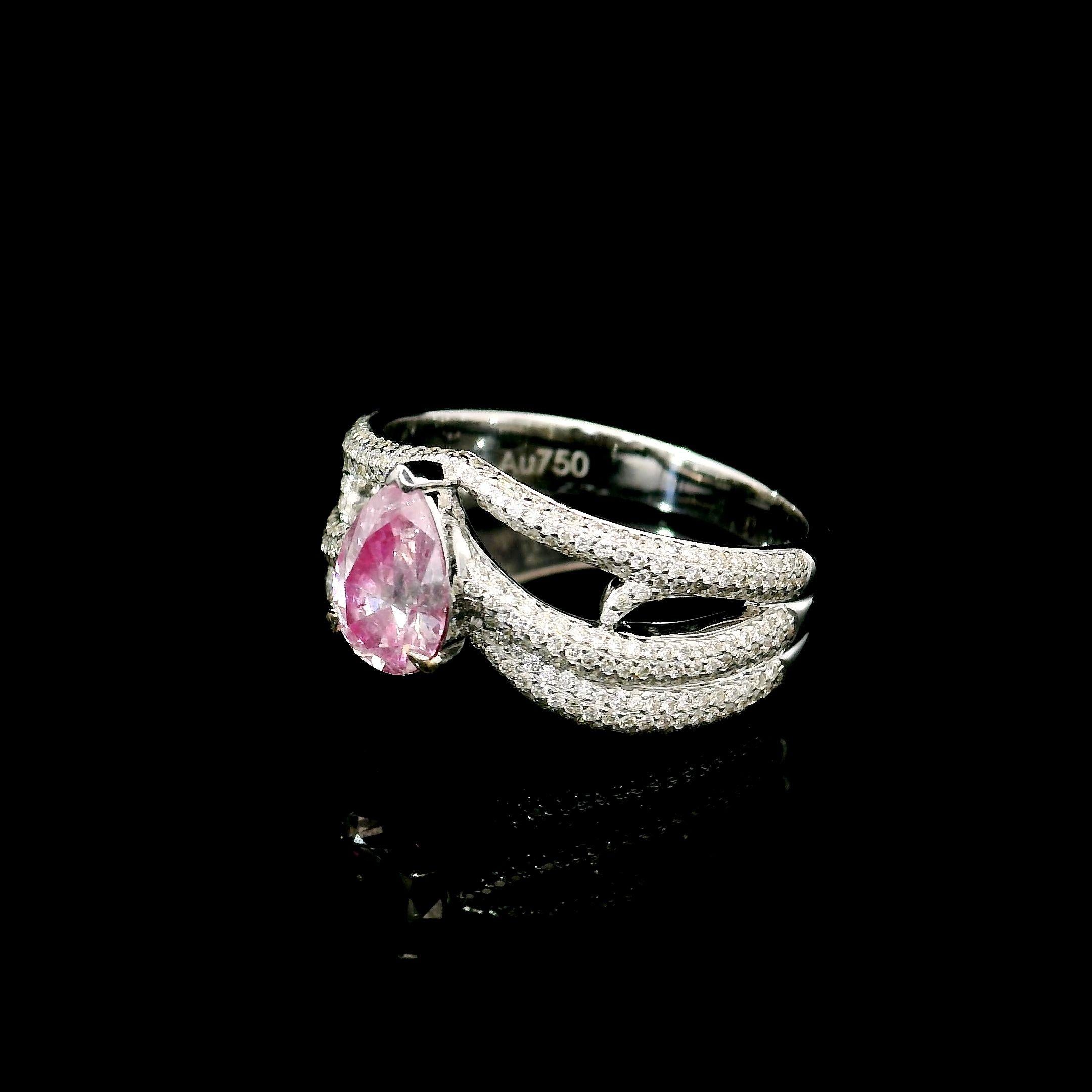 Taglio a goccia Anello con diamante rosa chiaro certificato GIA da 0,71 carati con purezza I2 in vendita