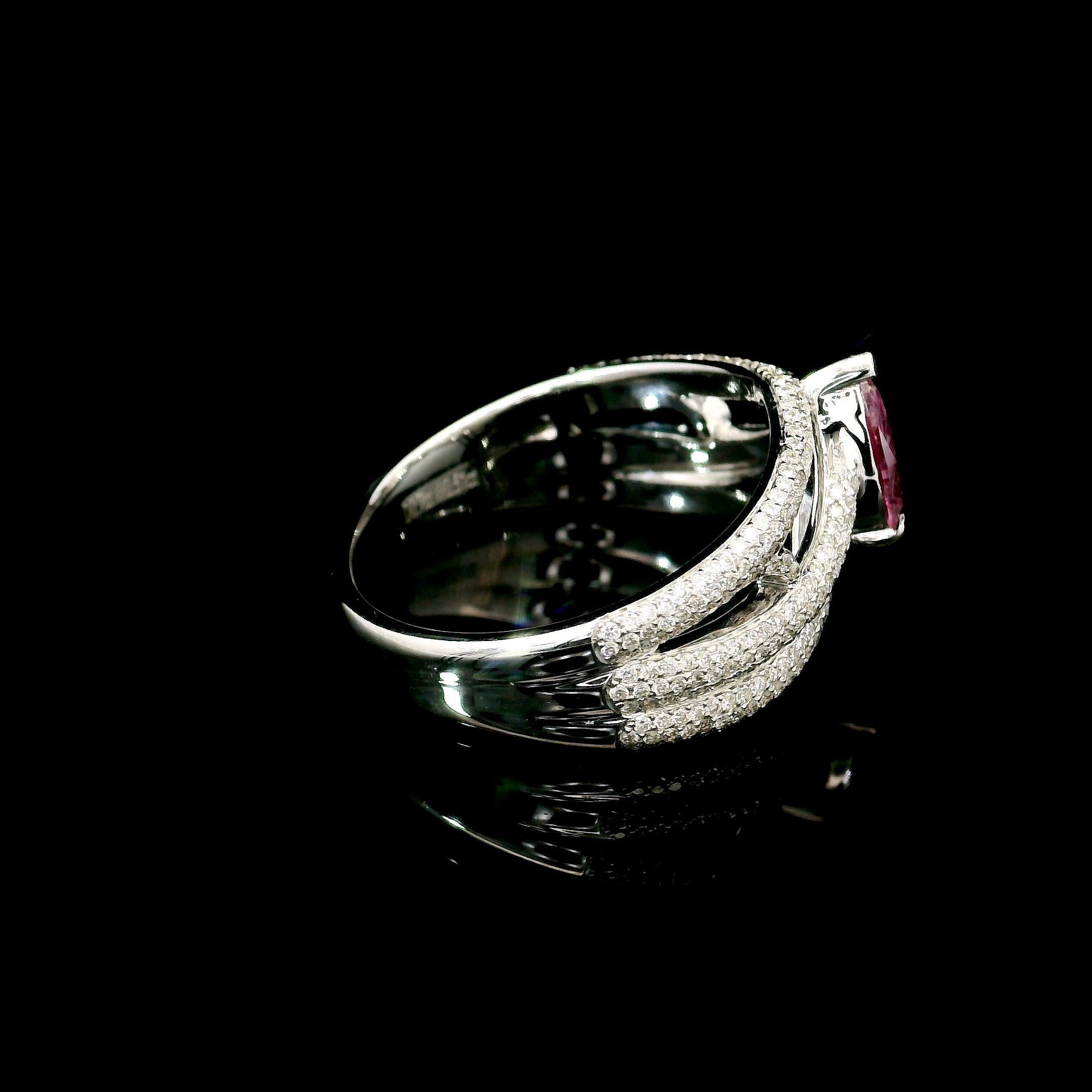 Anello con diamante rosa chiaro certificato GIA da 0,71 carati con purezza I2 in vendita 1