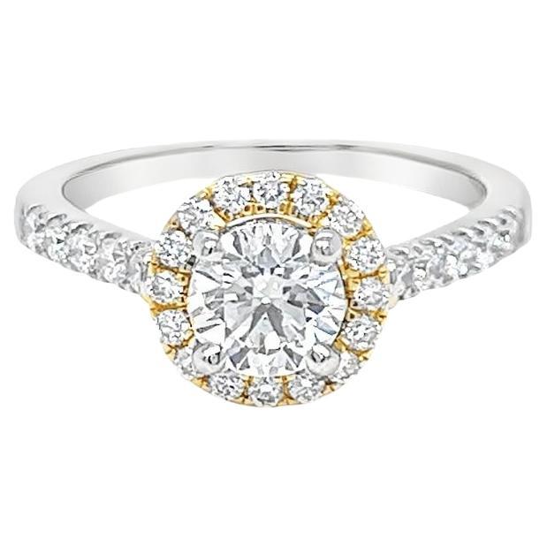Anillo de compromiso con halo de diamante redondo E/VVS1 certificado por GIA de 0,71 quilates