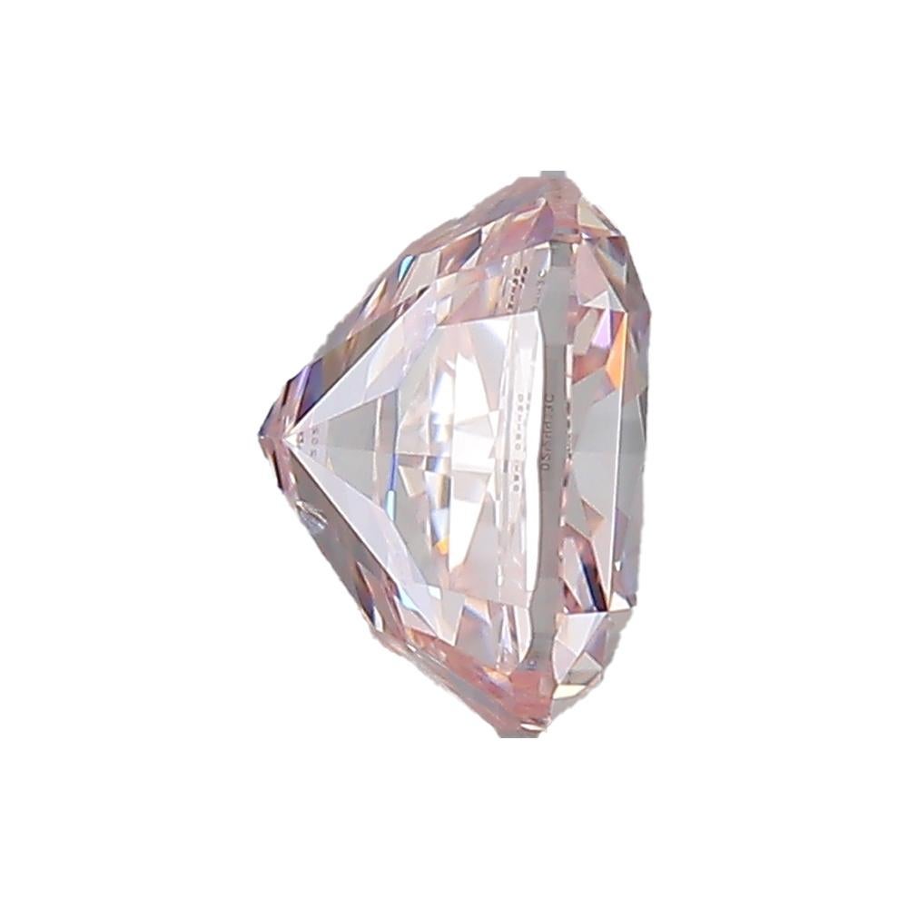 Gia zertifizierter 0,71 rosafarbener I1-Diamant im Kissenschliff im Zustand „Hervorragend“ im Angebot in New York, NY