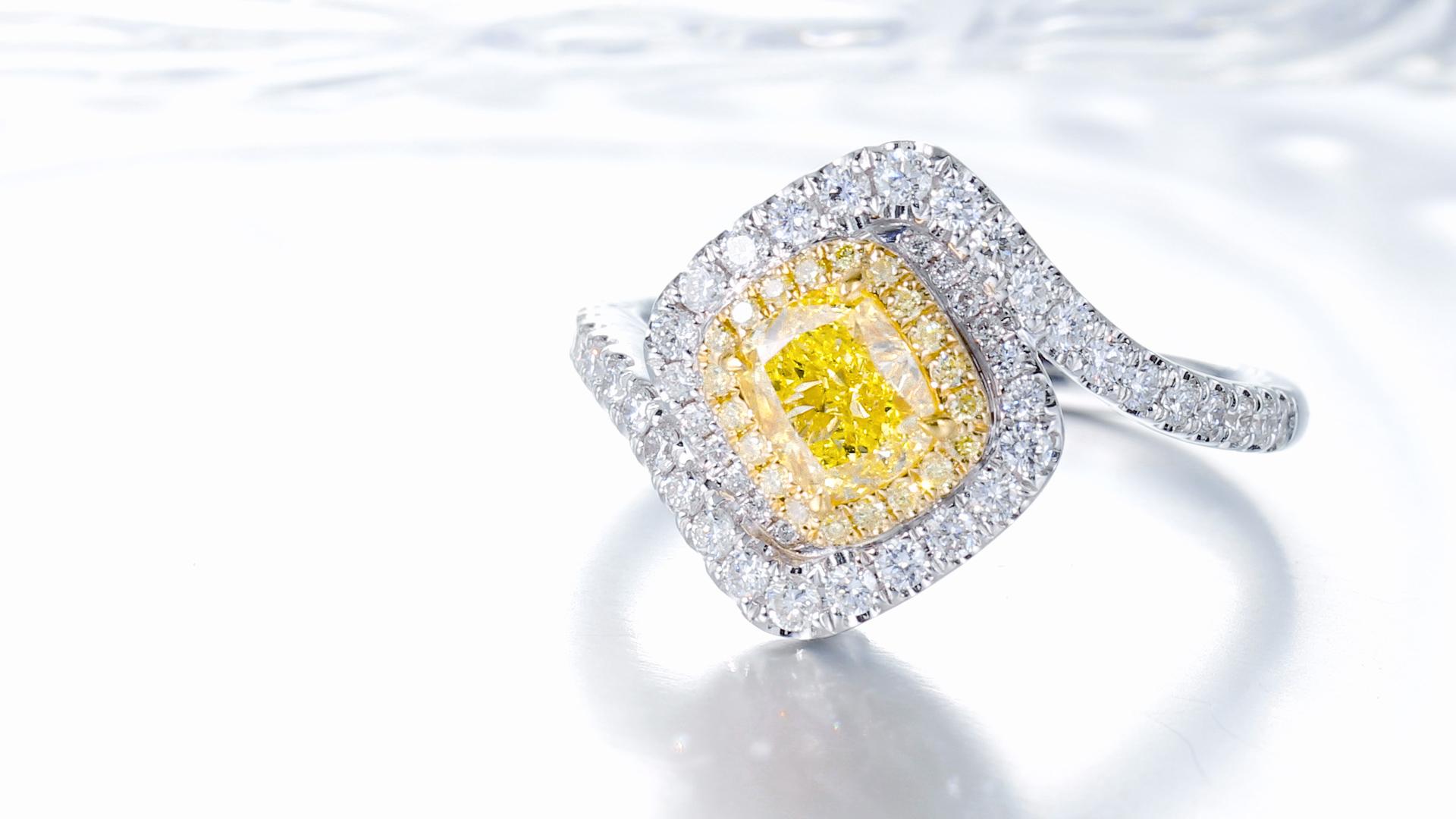 Women's GIA Certified, 0.71ct Fancy Intense Yellow Natural Cushion cut diamond ring 18kt For Sale