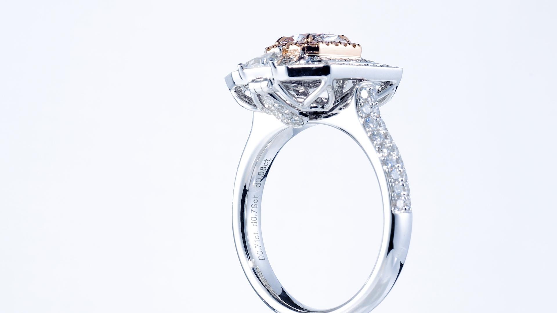 Anillo de diamantes de color natural marrón rosáceo en cojín de 18 quilates, certificado por el GIA, 0,71 ct en venta 2