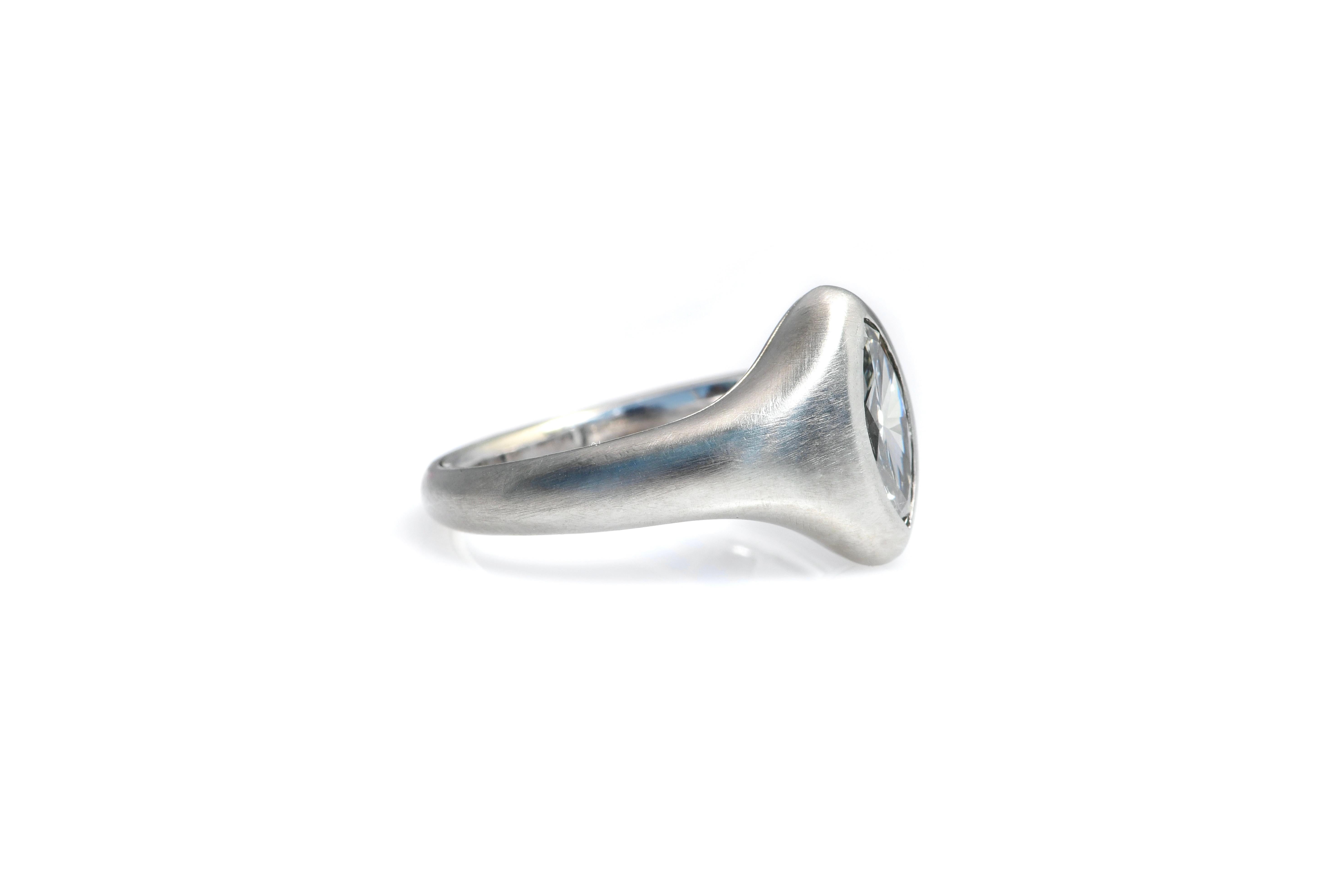 Taille Marquise Pendentif en diamant marquise gris de 0,72 carat certifié par le GIA, serti dans une tige en titane en vente