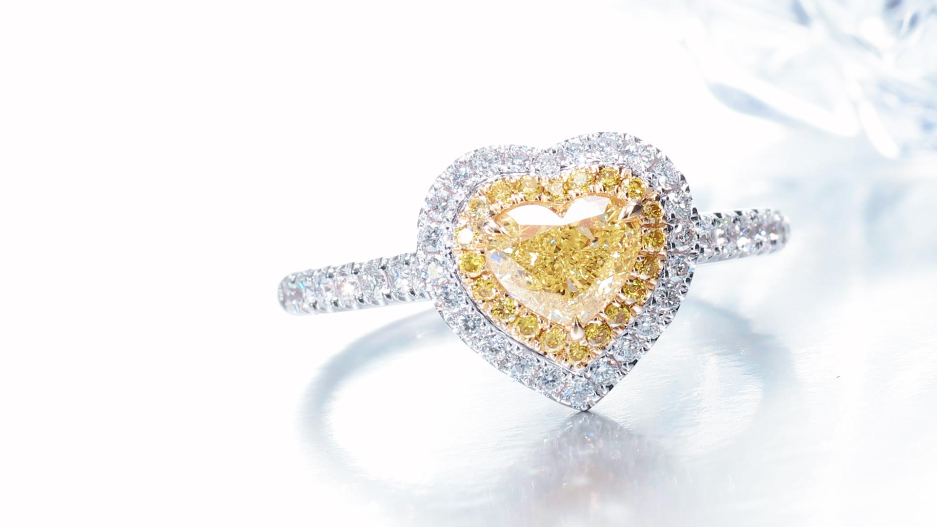 GIA-zertifizierter, 0,73 Karat intensiv gelber Fancy-Diamantring in Herzform aus 18KT Gold im Angebot 1
