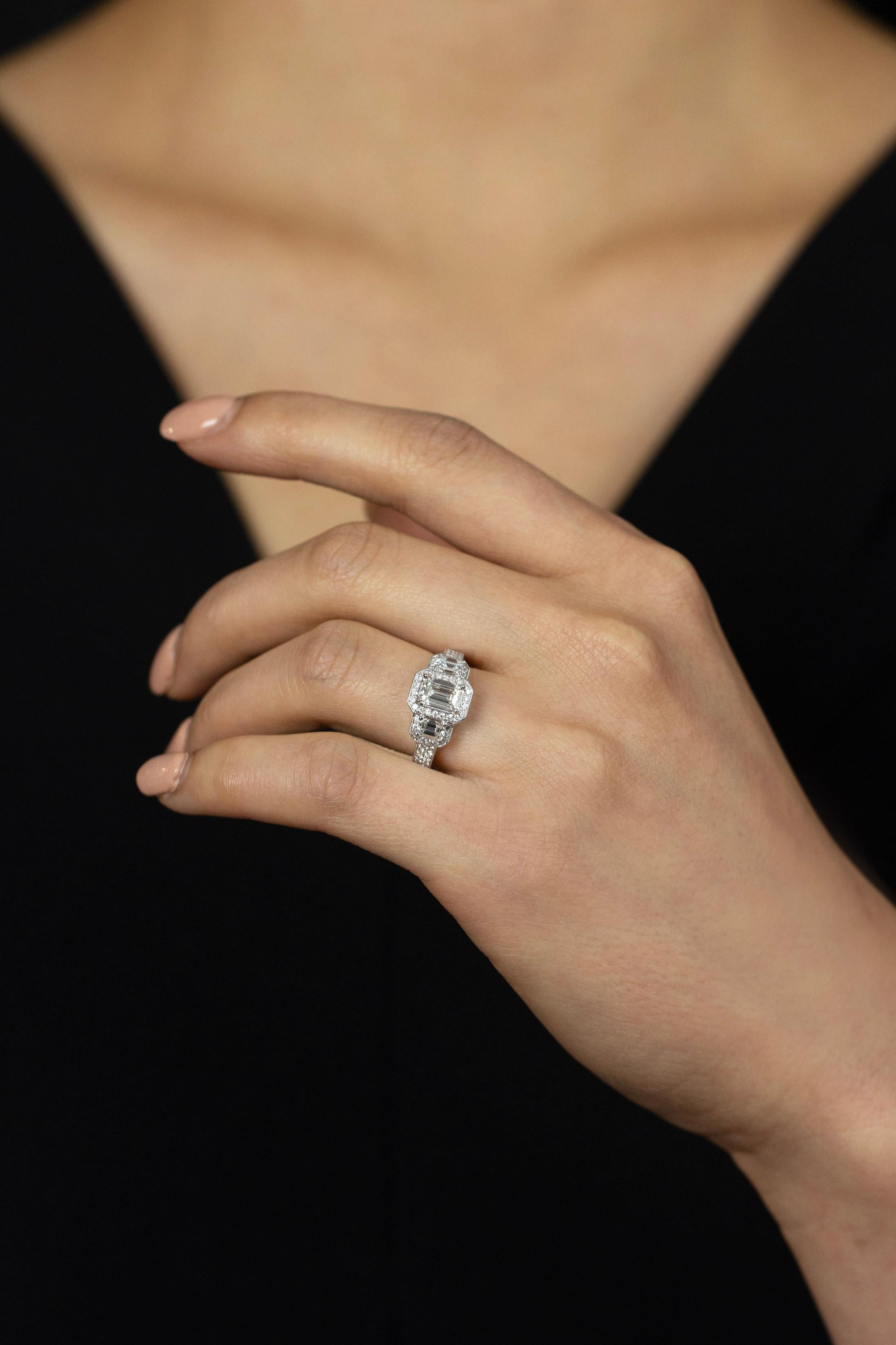 Anello di fidanzamento aureolato con diamante taglio smeraldo certificato GIA da 0,75 carati in oro bianco In condizioni Nuovo in vendita a New York, NY