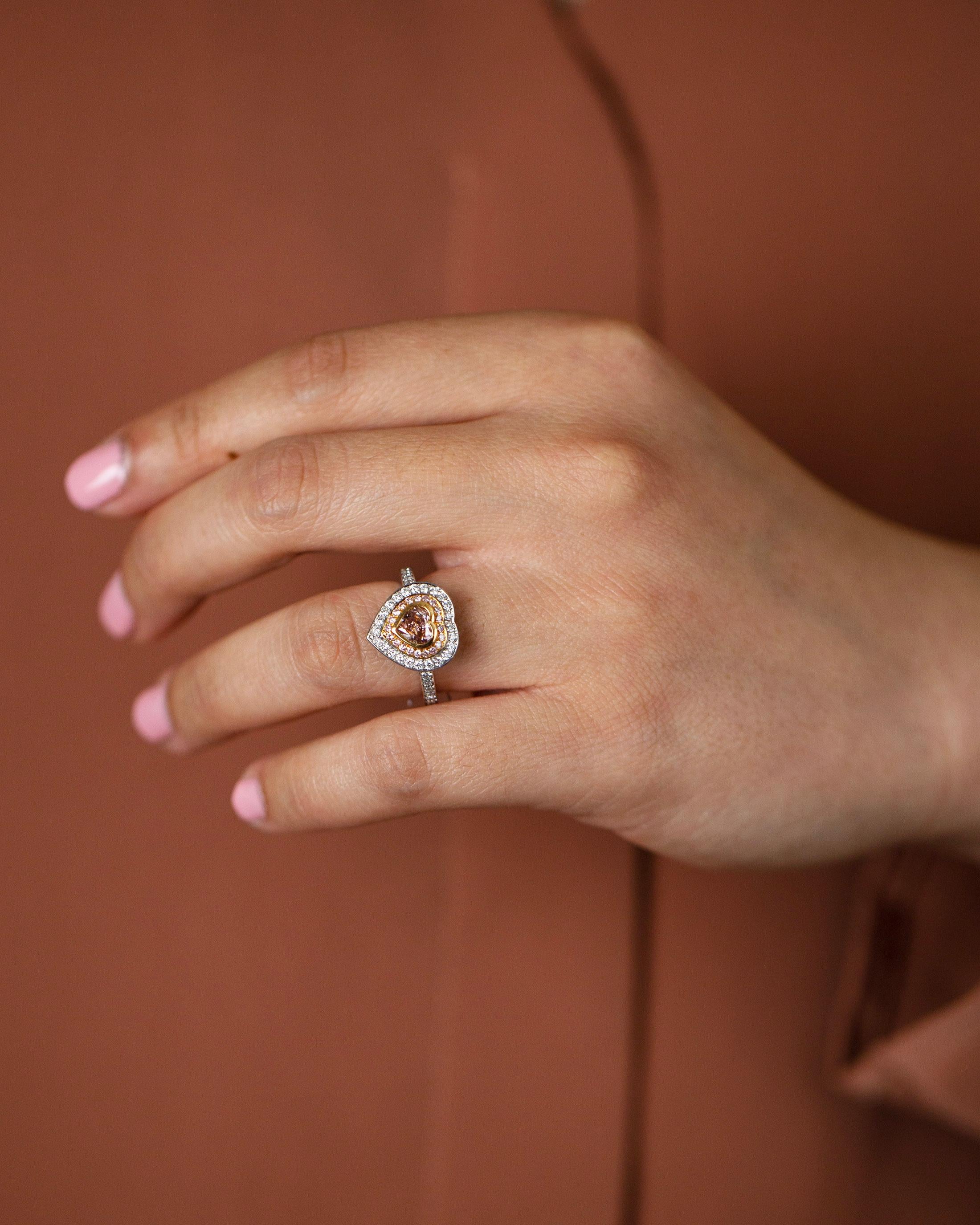 Taille mixte Bague de fiançailles certifiée GIA 0,75 carats en forme de coeur avec diamant rose brunâtre en vente