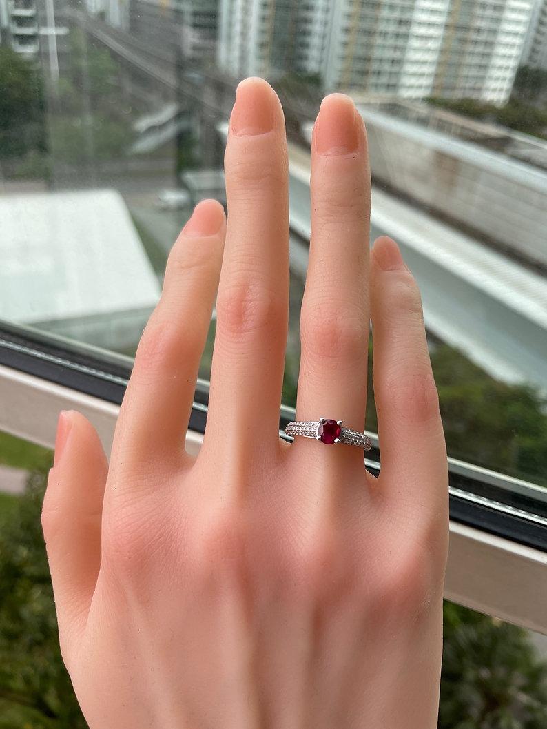 Anillo de oro de 18 quilates con rubí no calentado de Birmania y diamante natural, certificado por el GIA, de 0,75 quilates en Nuevo estado para la venta en Singapore, SG